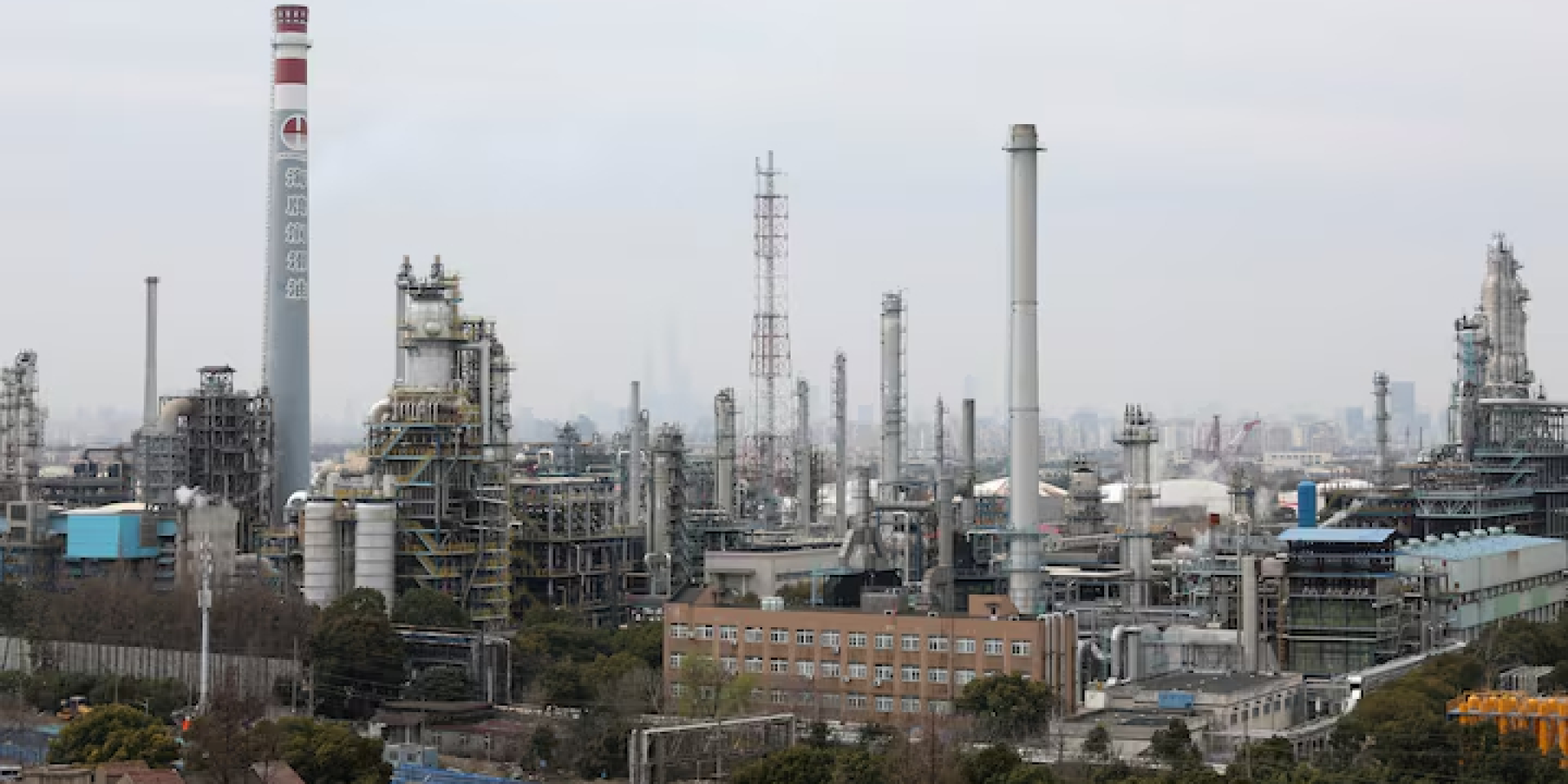 Sinopec refinery in Shanghai (Photo: Reuters)