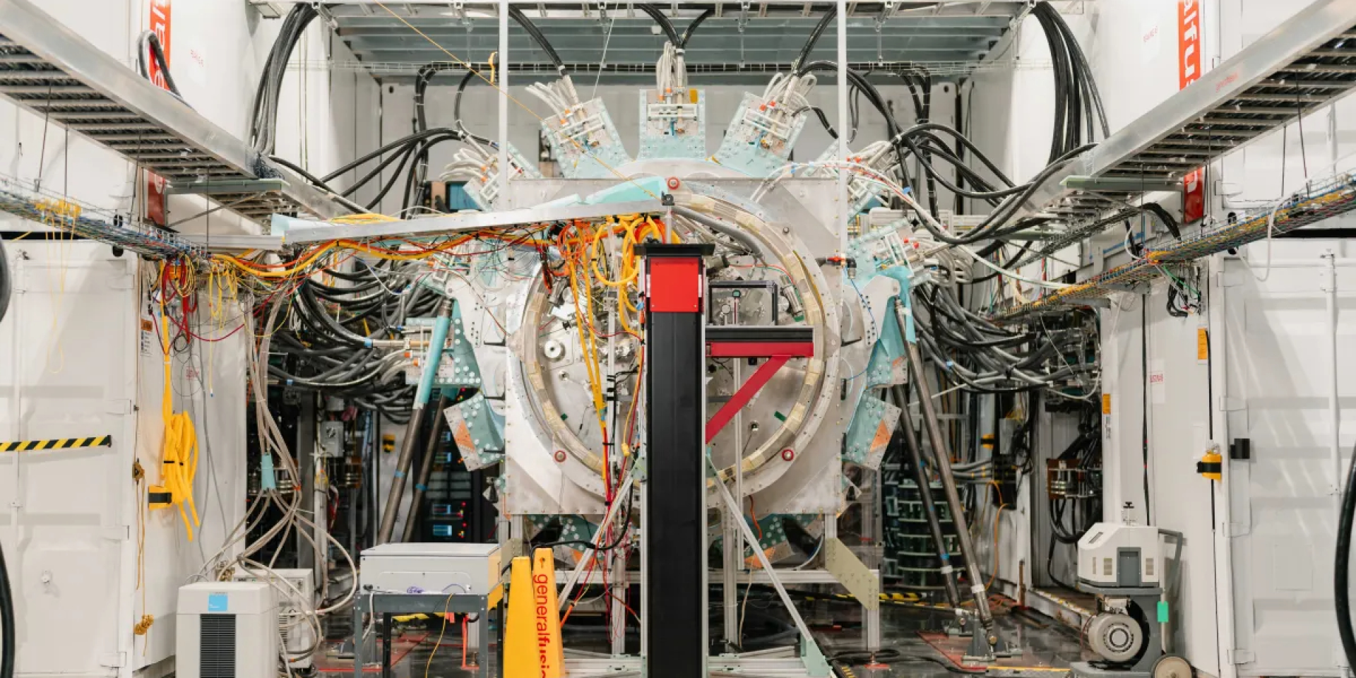 Установка LM26 компанії General Fusion призначена для стиснення намагніченої плазми до умов термоядерного синтезу (Фото: General Fusion)