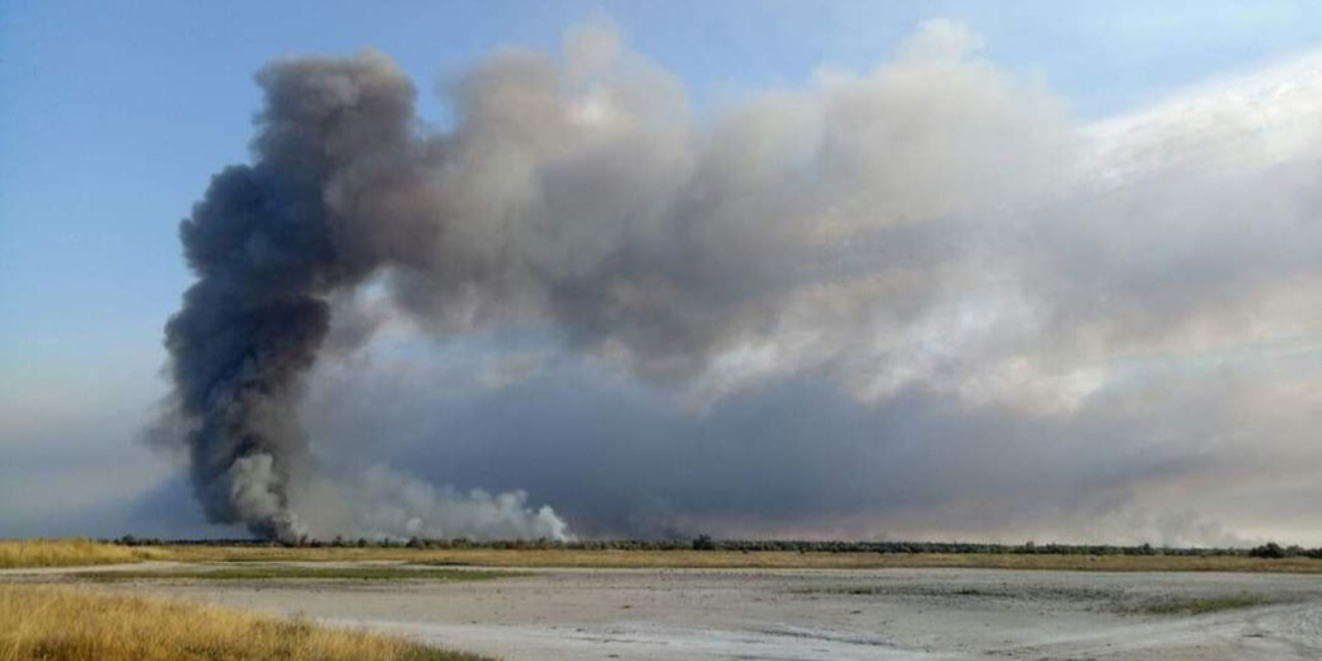 A column of smoke seen rising from the Kinburn Spit, 2022 (Photo: Suspilne)