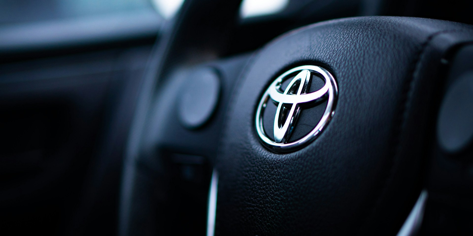 Мировой лидер автомобильного рынка Toyota потерял 7,2% продаж в мае (Фото: Unsplash)