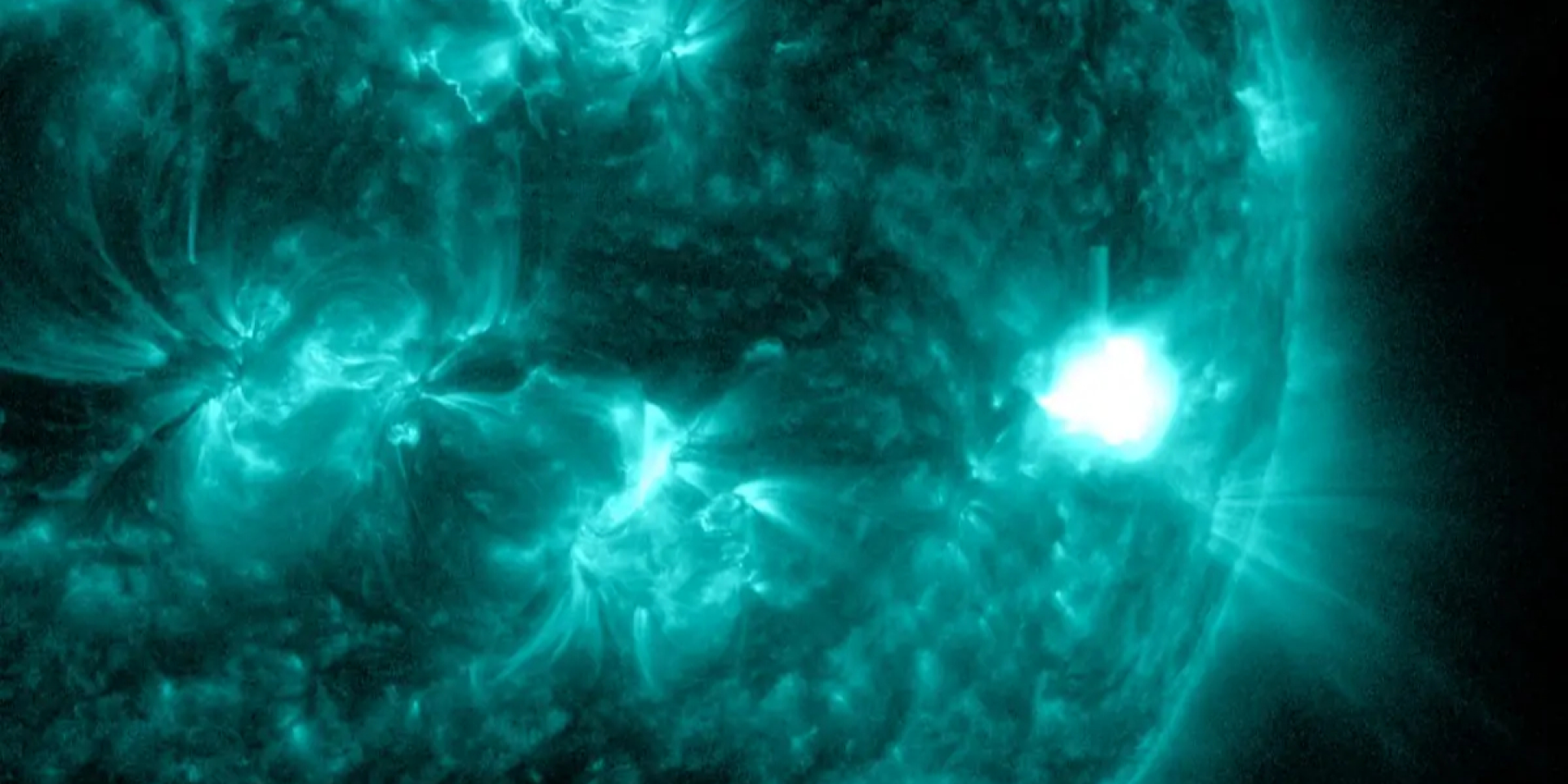 Сонячний спалах M5.8 30 червня 2026 року (Фото: NASA/SDO AIA 131)