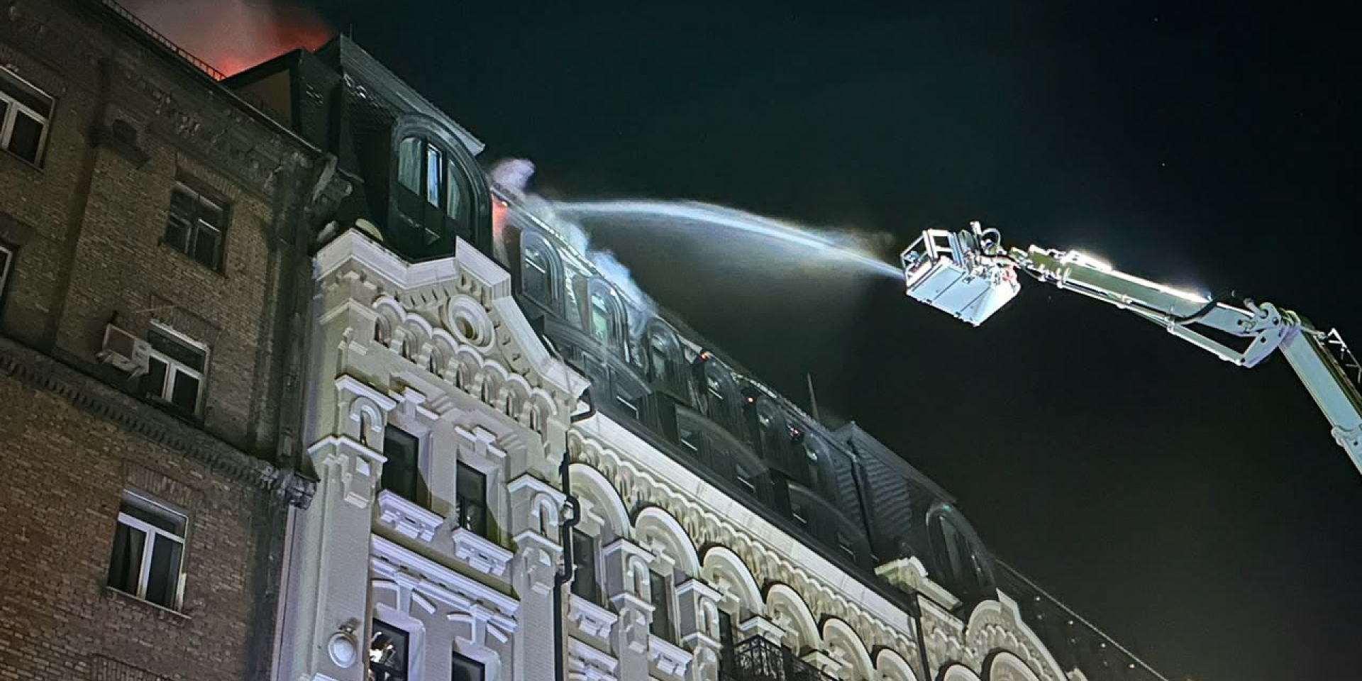 Отель CityHotel Residence, поврежденный во время российского обстрела 2 июля (Фото: ДСНС України / Telegram)
