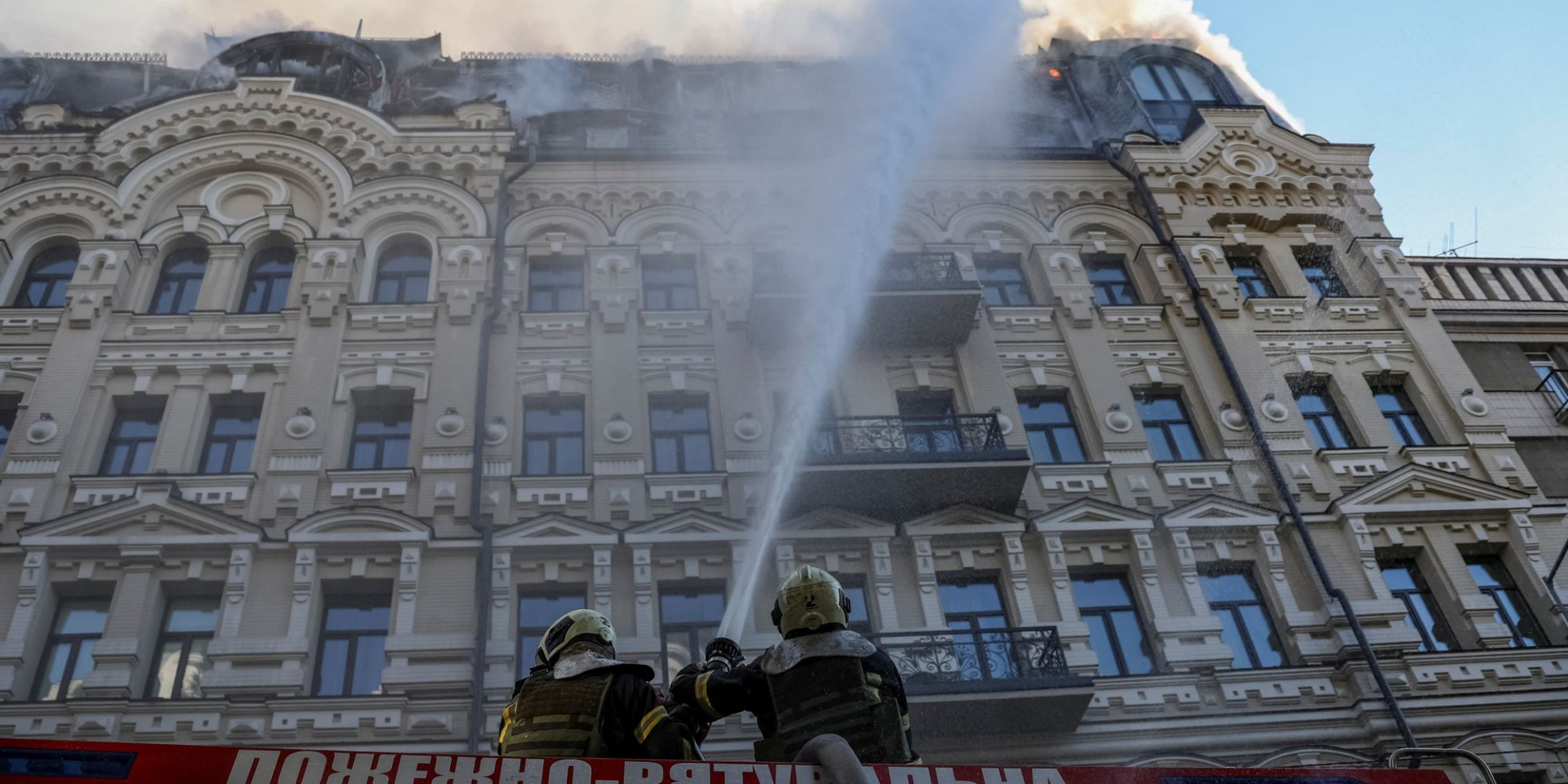 Что известно об историческом здании, в котором находится отель CityHotel Residence, пострадавший во время атаки (Фото: REUTERS/Stringer)