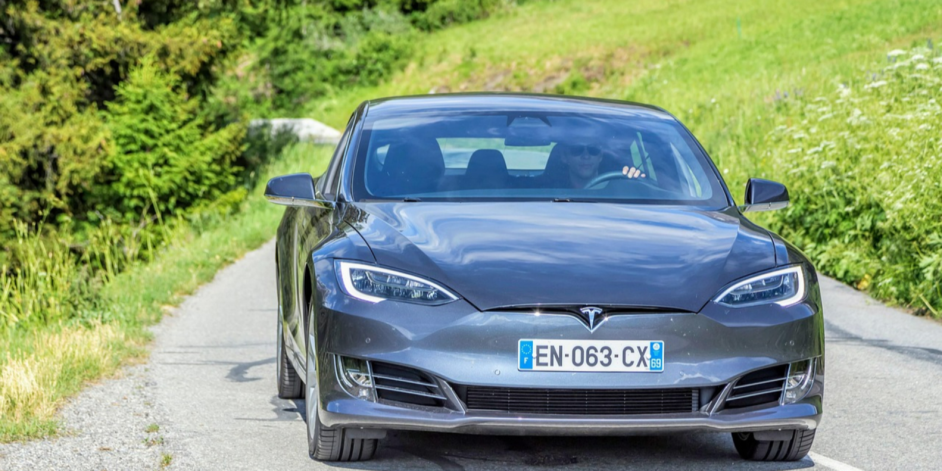 Люди знов почали купувати Tesla (Фото: pixabay.com)