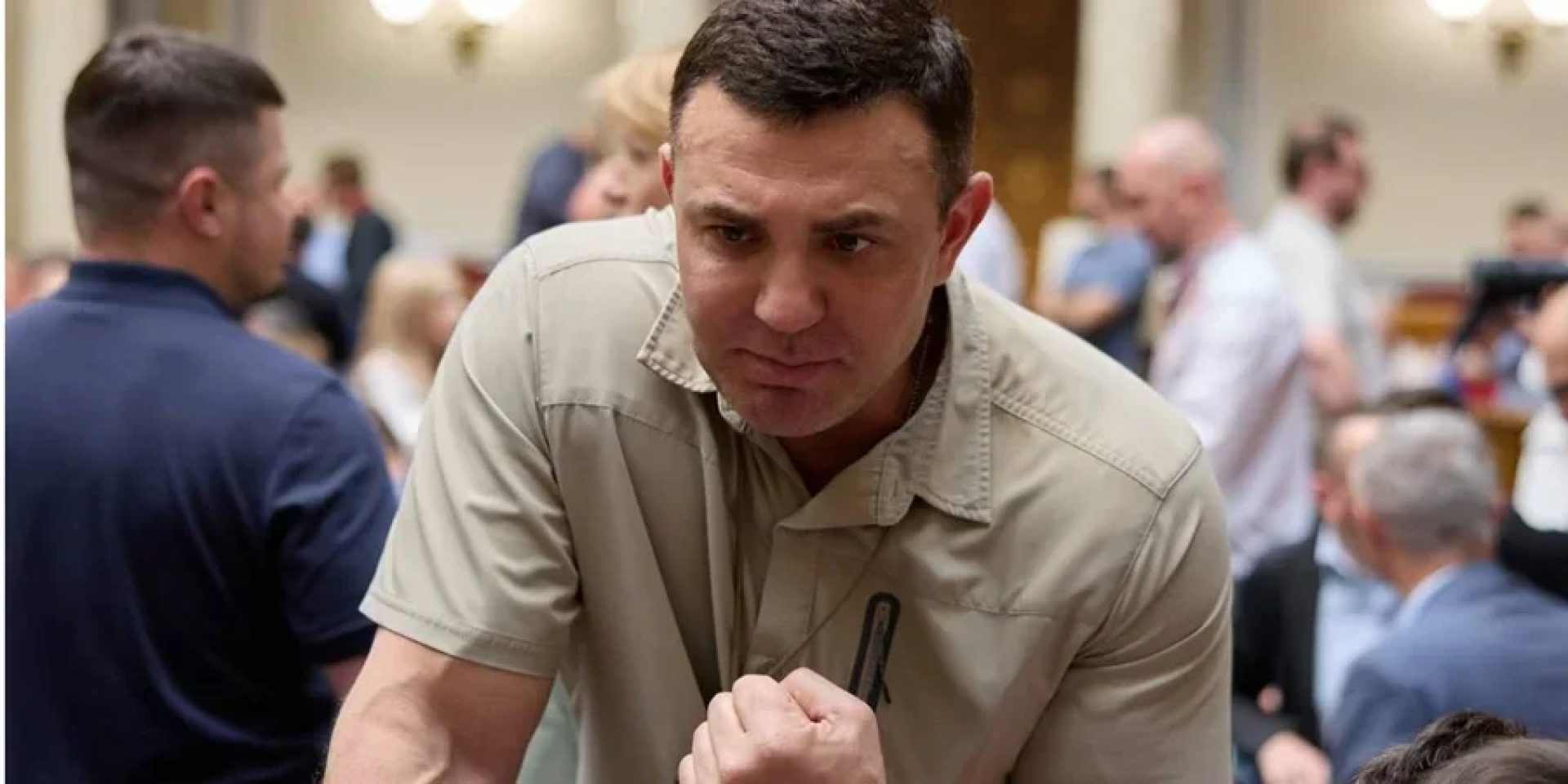 Тищенко принес в зал суда чеснок и сало (Фото: Радио Свобода/Telegram/Скриншот)