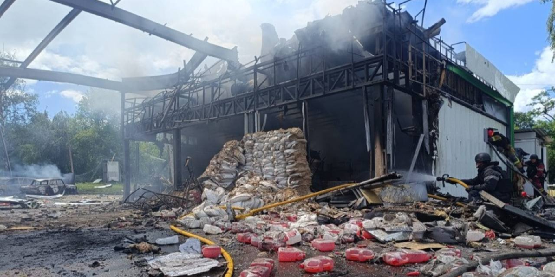 The gas station building was destroyed as a result of the attack (Photo: Oleh Synehubov via Telegram)