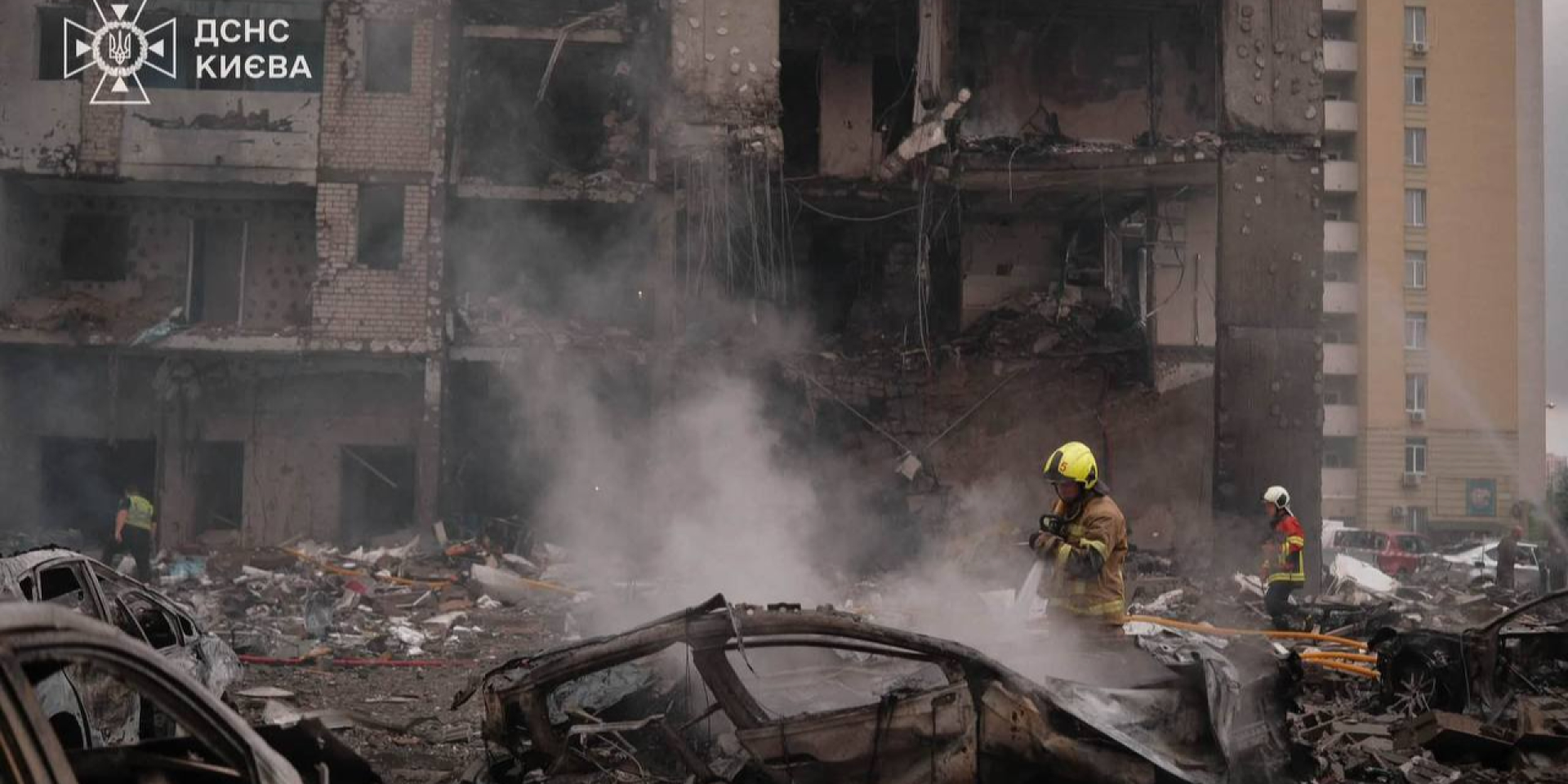 Zelenskyy commented on the massive missile attack on Kyiv (Photo: Kyiv State Emergency Service)