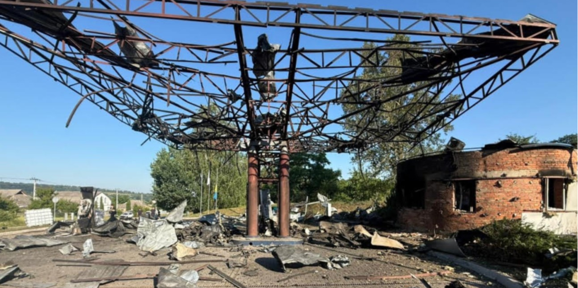Russian forces relentlessly attack Ukrnafta civilian fuel facilities for a week (Photo: Ukrnafta)
