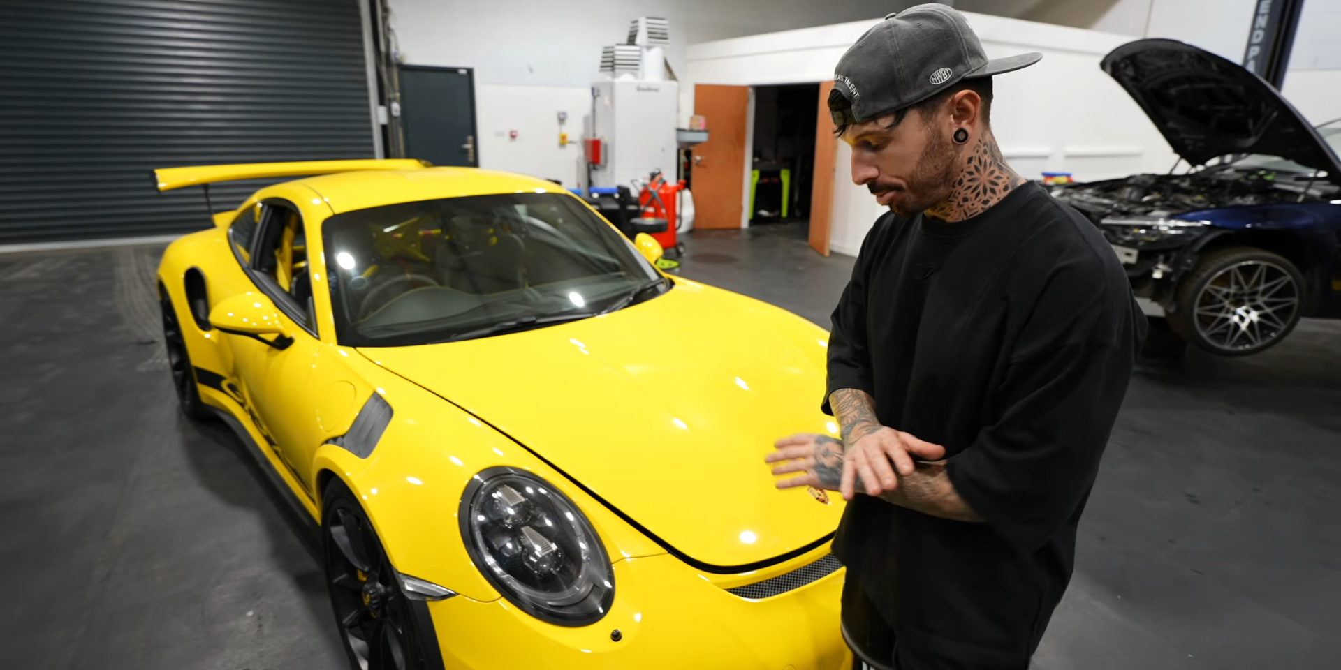 Блогер відновив бракований Porsche GT3 RS (Фото: Mat Armstrong/YouTube)