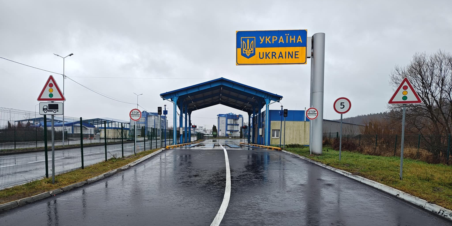 В Раве-Русской пассажирка спрятала под одеждой более 1,5 млн рублей (Фото: Автомагистраль-Юг/Facebook)