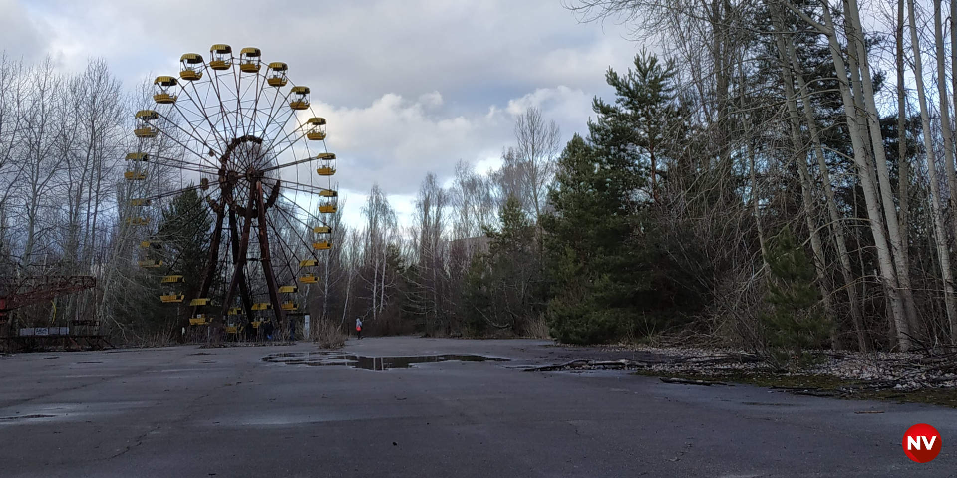 Колесо обозрения в заброшенном городе Припять в зоне отчуждения. (Фото: NV)
