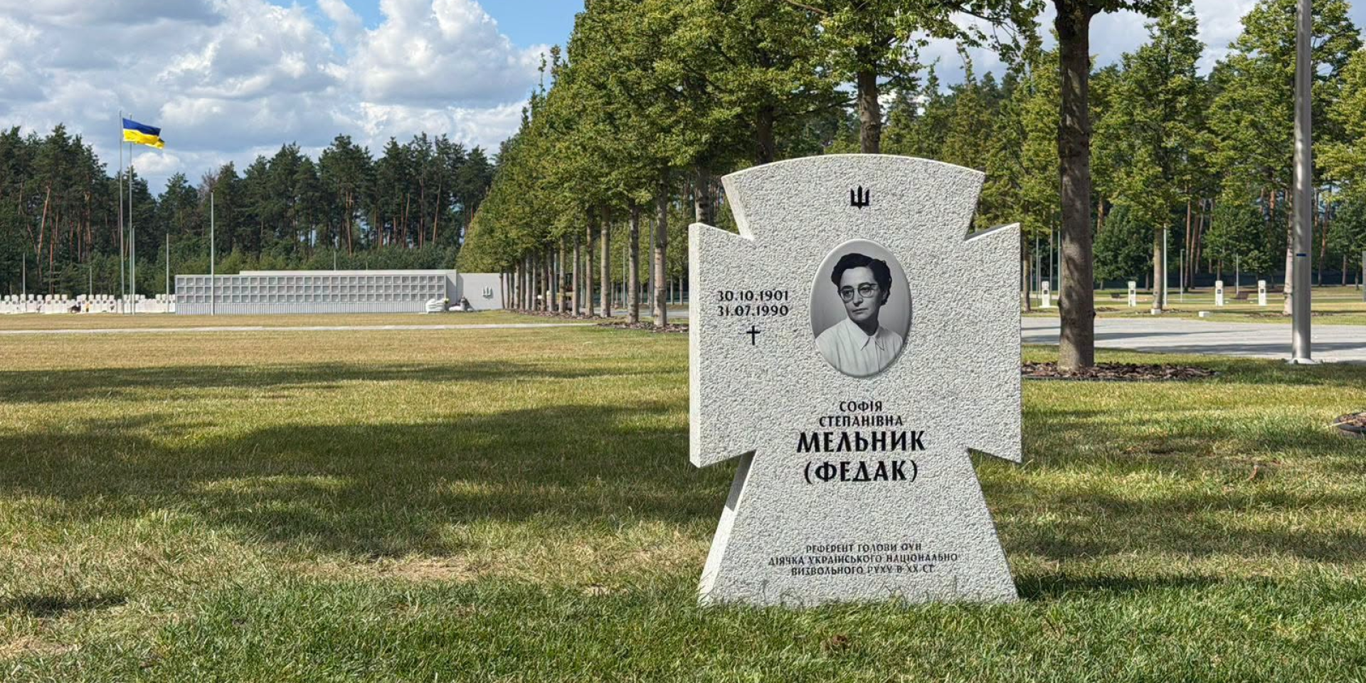 На могиле Софии Федак-Мельник установлено новое надгробие (Фото: Вахтанг Кипиани/Facebook)