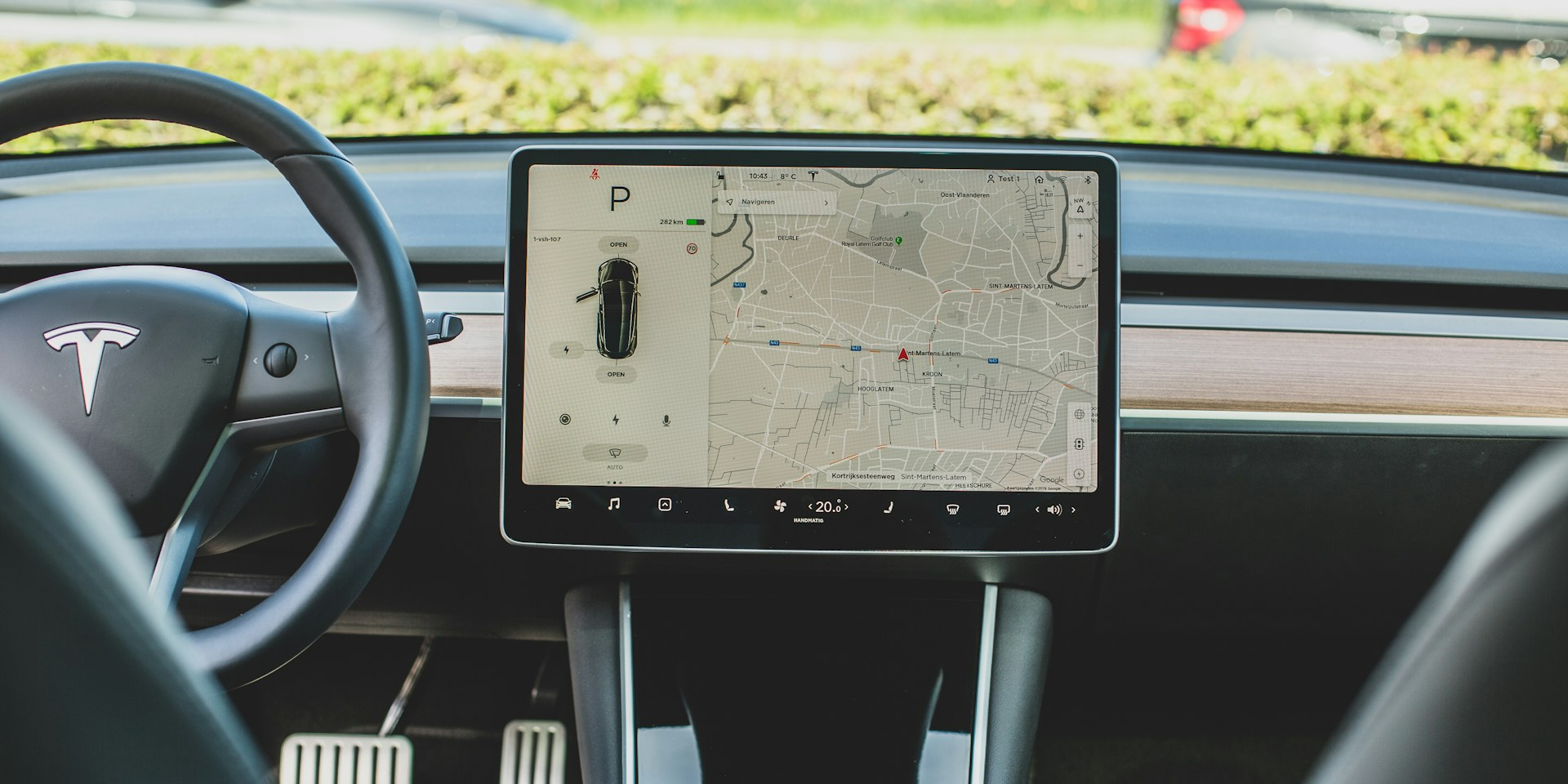 Tesla може обмежити доступ до автопілота (Фото: Unsplash)