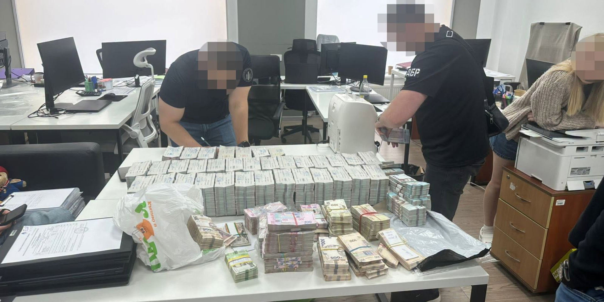 ГБР проводит следственные действия по делу о возможном завышении стоимости беспилотников, закупленных почти на 7 млрд грн государственных средств (Фото: ГБР)