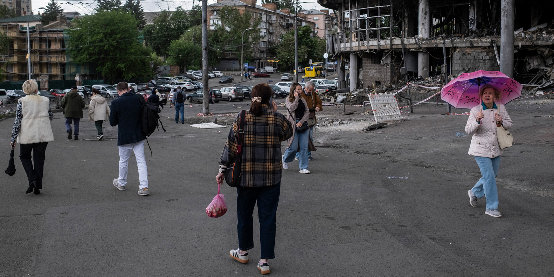 Почти половина всех бездомных, согласно исследованию, потеряла жилье по причинам, связанным с войной (Фото: Virginie Nguyen Hoang / Hans Lucas via Reuters)