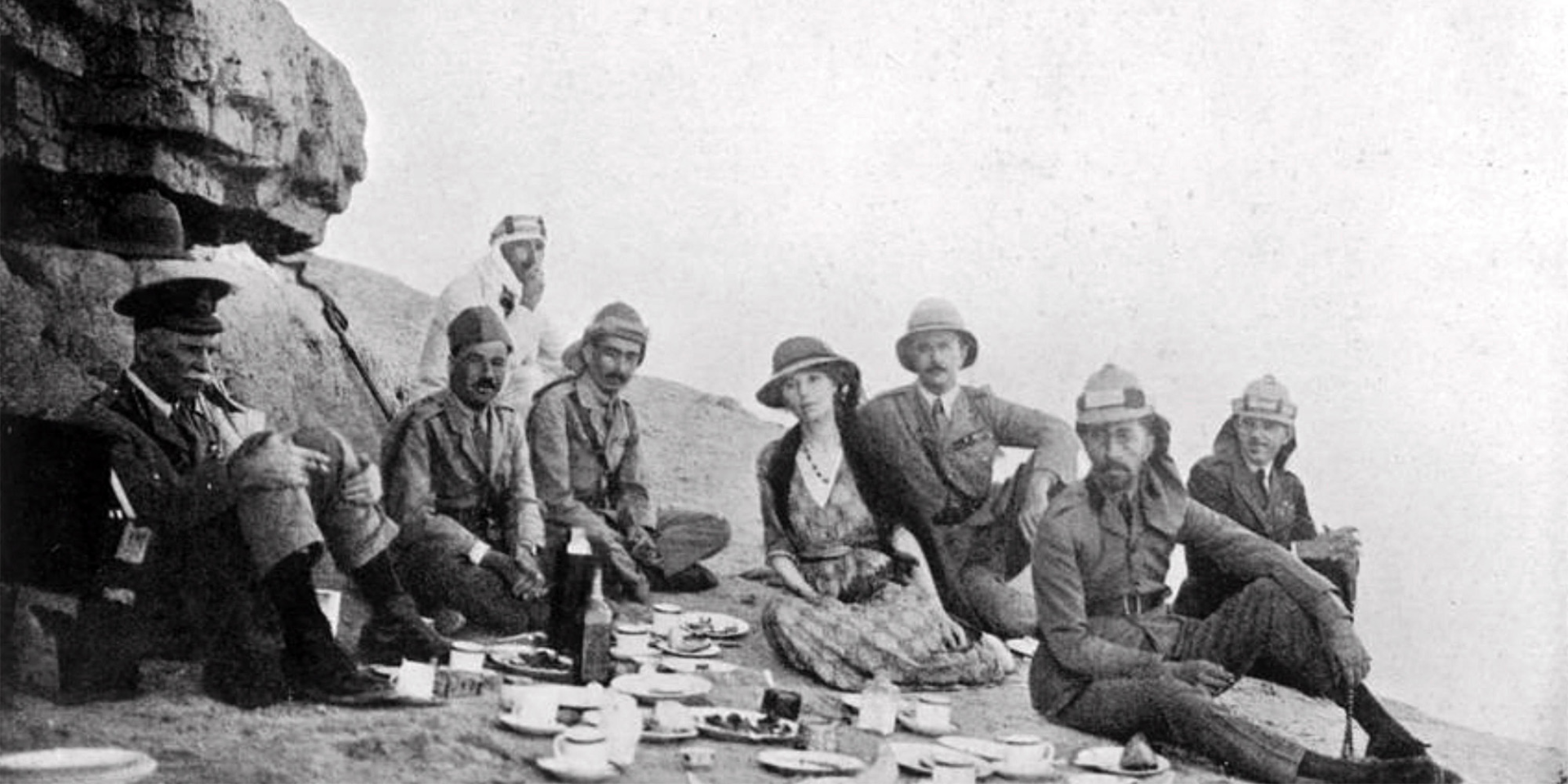 Гертруда Белл и король Фейсал I на пикнике в Ктесифоне, август 1921 года (Фото: Alamy через Reuters)