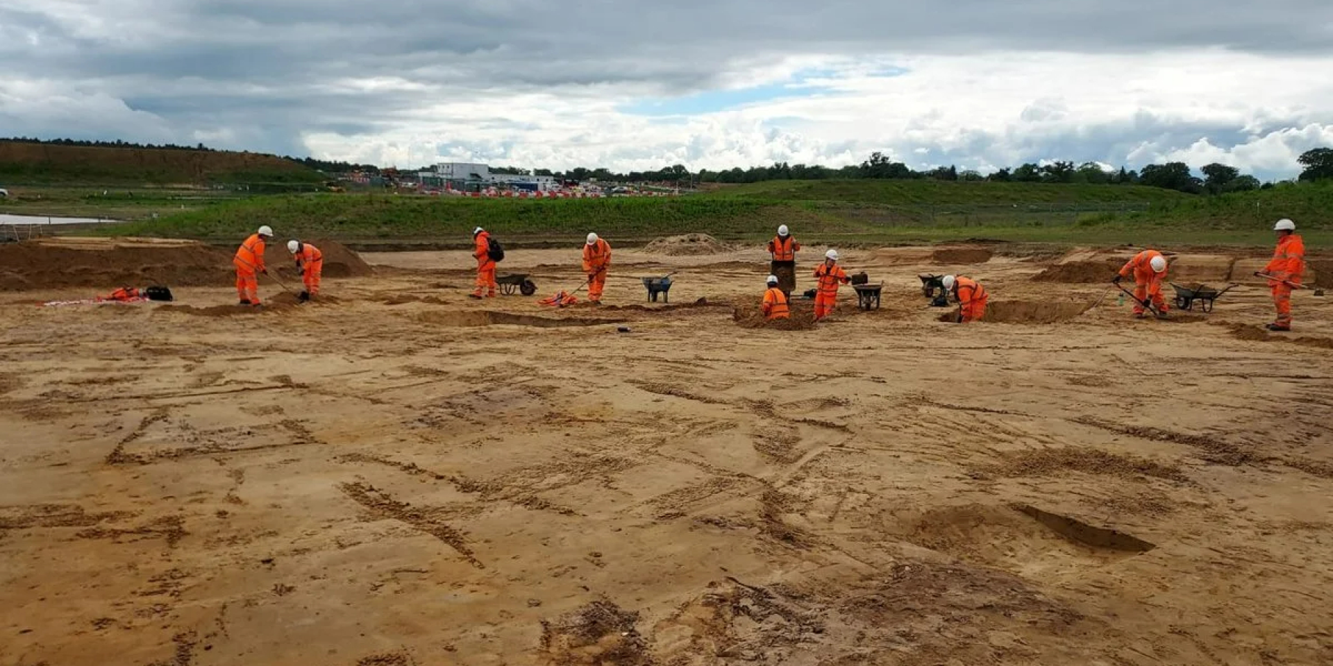Раскопки на месте древнего ограждения (Фото: Oxford Cotswold Archaeology)