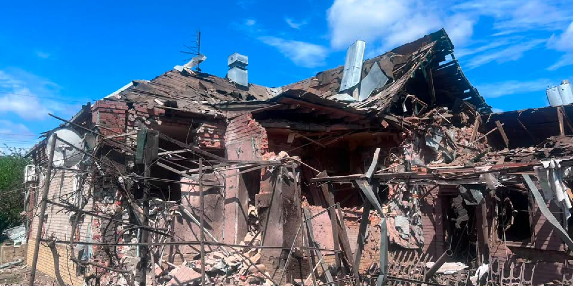 A destroyed private house in Sloviansk, Donetsk Oblast (Photo: Vadym Lyakh / Facebook page)