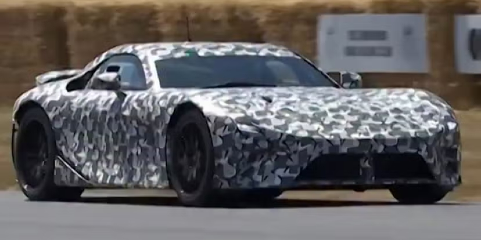 Lexus вивів на тести новий LFA (Фото: fosgoodwood/Instagram)
