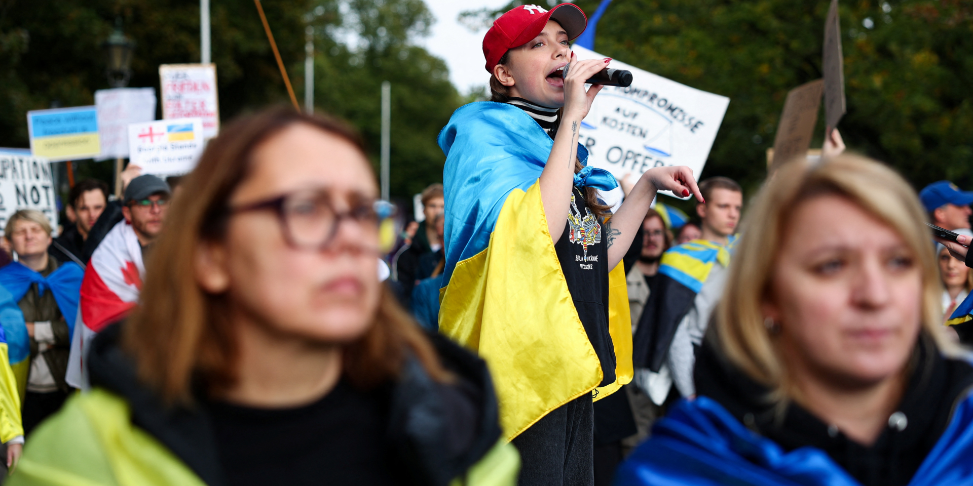 Only Ukrainian women and men unfit for military service will be able to receive temporary protection in Europe (Photo: REUTERS/Christian Mang)