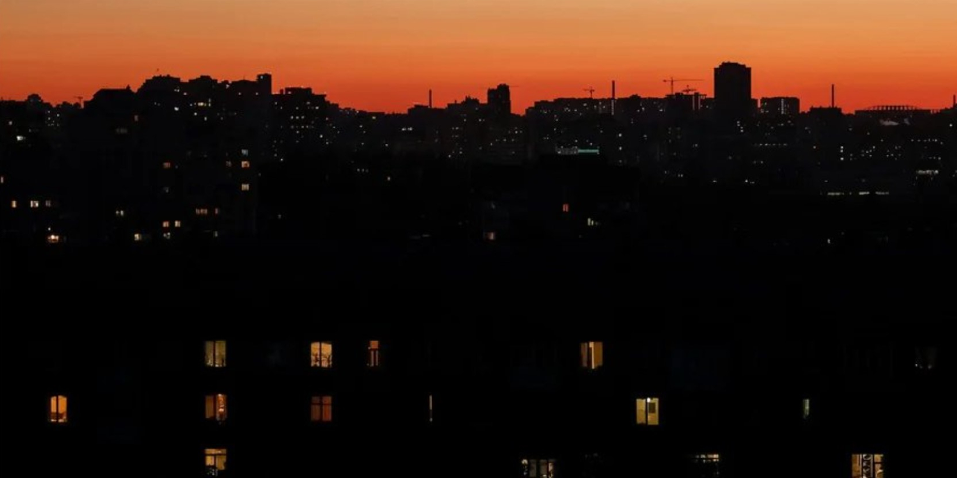 A technical malfunction caused temporary blackouts in two Kyiv districts (Photo: REUTERS/Gleb Garanich)