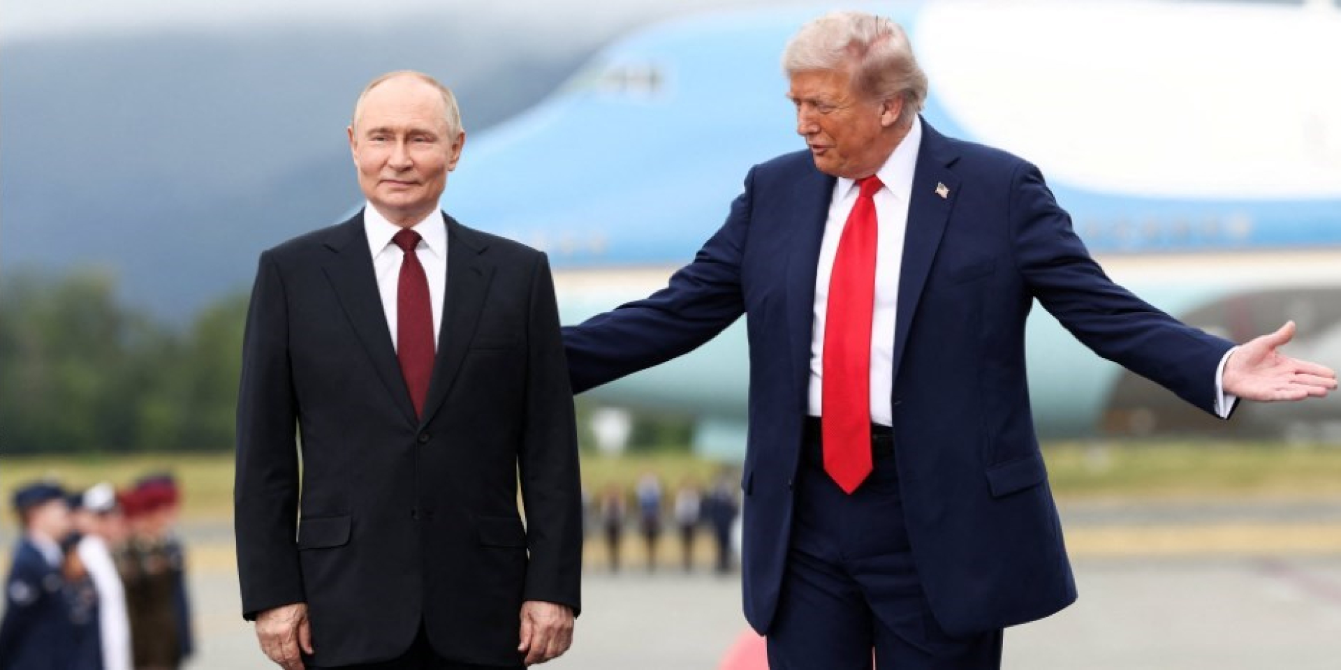 Президент США Дональд Трамп звернувся до диктатора РФ Путіна із закликом: «Володимире, час зупинитися, цій війні час закінчитись» (Фото: REUTERS/Kevin Lamarque)