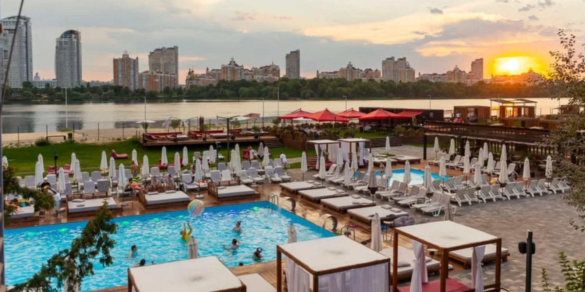 Подборка бассейнов в Киеве и области 2026 года (Фото: TERRA BEACH CLUB)