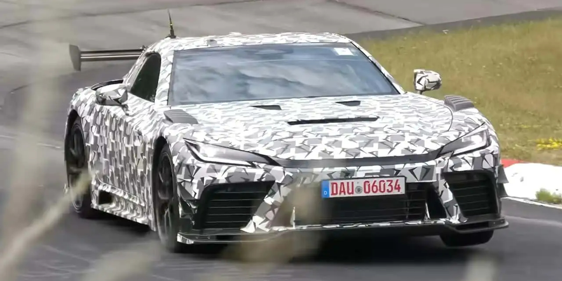 Toyota тестує оновлений суперкар (Фото: Nürburg Automotive / YouTube)