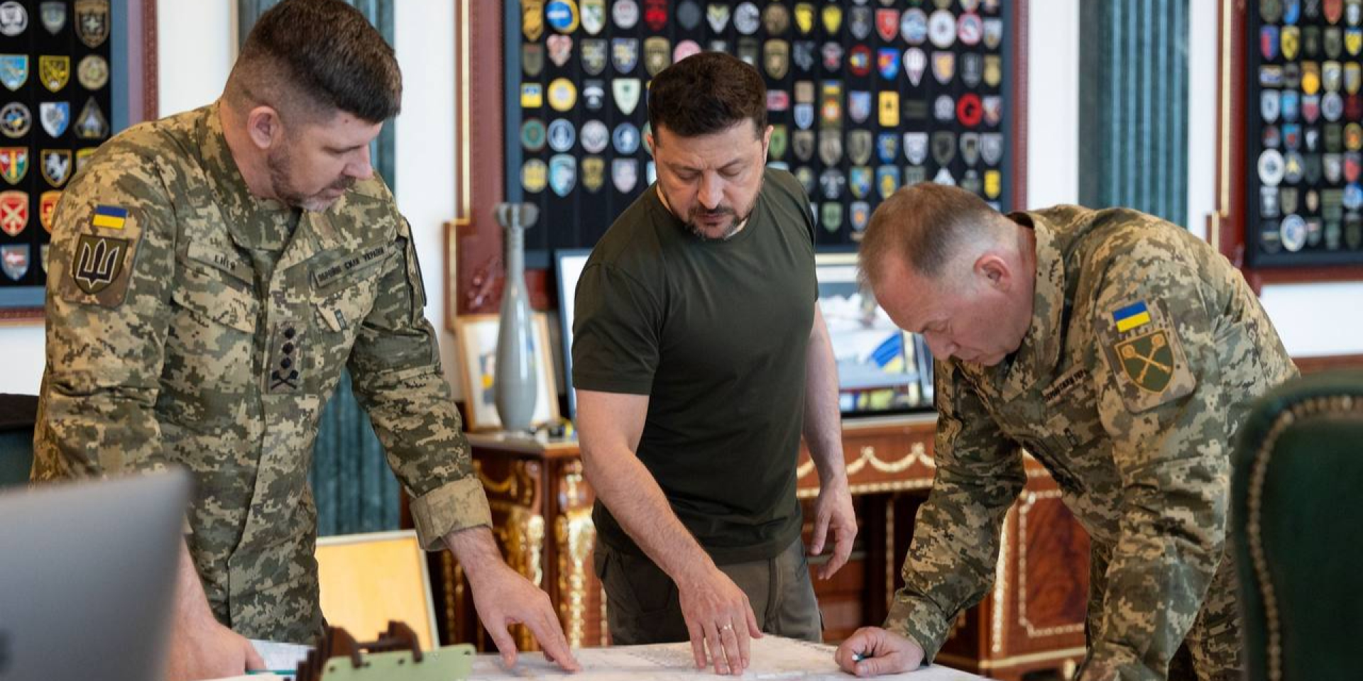 Chief of the General Staff of the Ukrainian Armed Forces Andriy Hnatov, President Volodymyr Zelenskyy and Commander-in-Chief of the Ukrainian Armed Forces Oleksandr Syrskyi during a meeting, May 27, 2026 (Photo: Zelenskiy Official / Telegram)