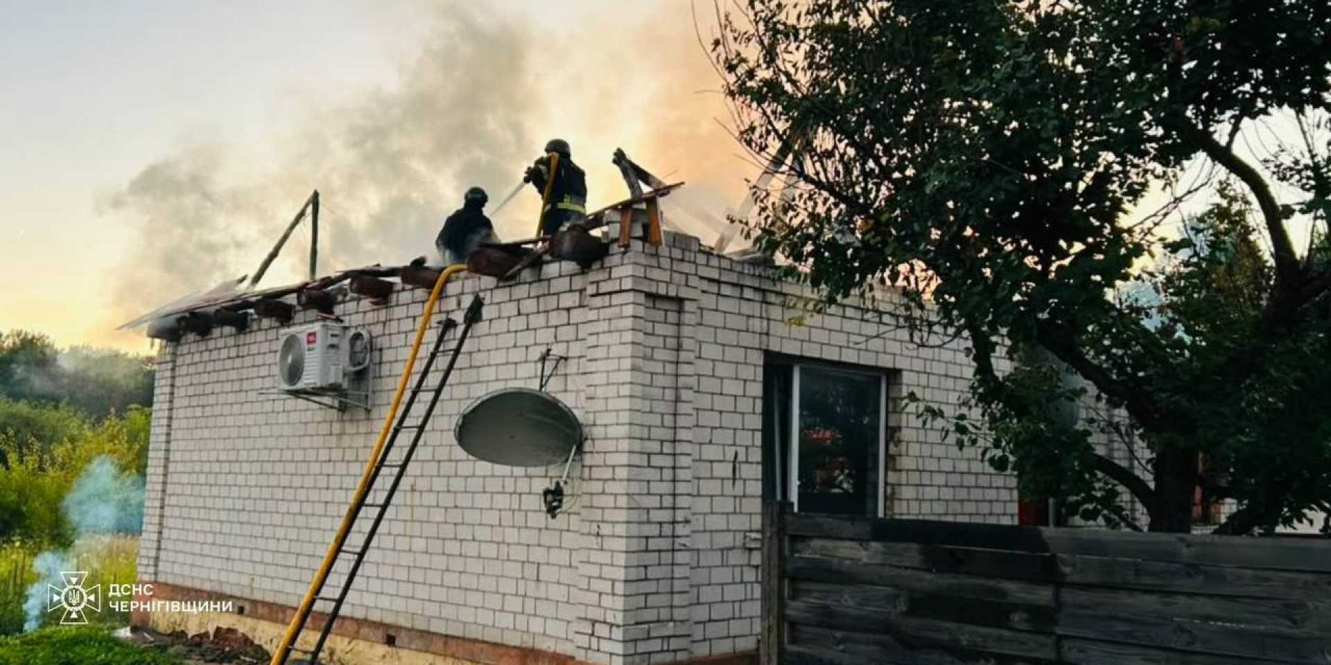 Наслідки російського удару по Новгород-Сіверському 17 липня (Фото: ДСНС України/Telegram)