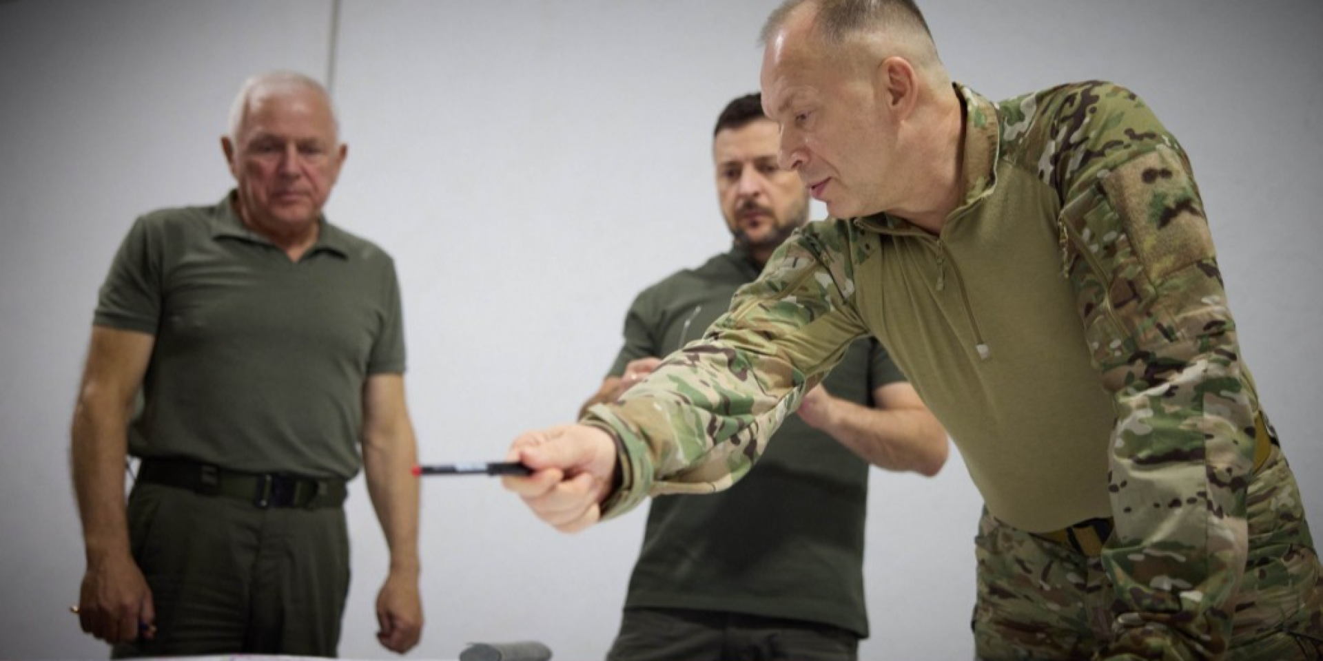 President Volodymyr Zelenskyy is looking for a replacement for Commander-in-Chief of the Ukrainian Armed Forces Oleksandr Syrskyi, whose conflict with Mikhail Fedorov led to the resignation of the head of the Ministry of Defense (Photo: President's Office)