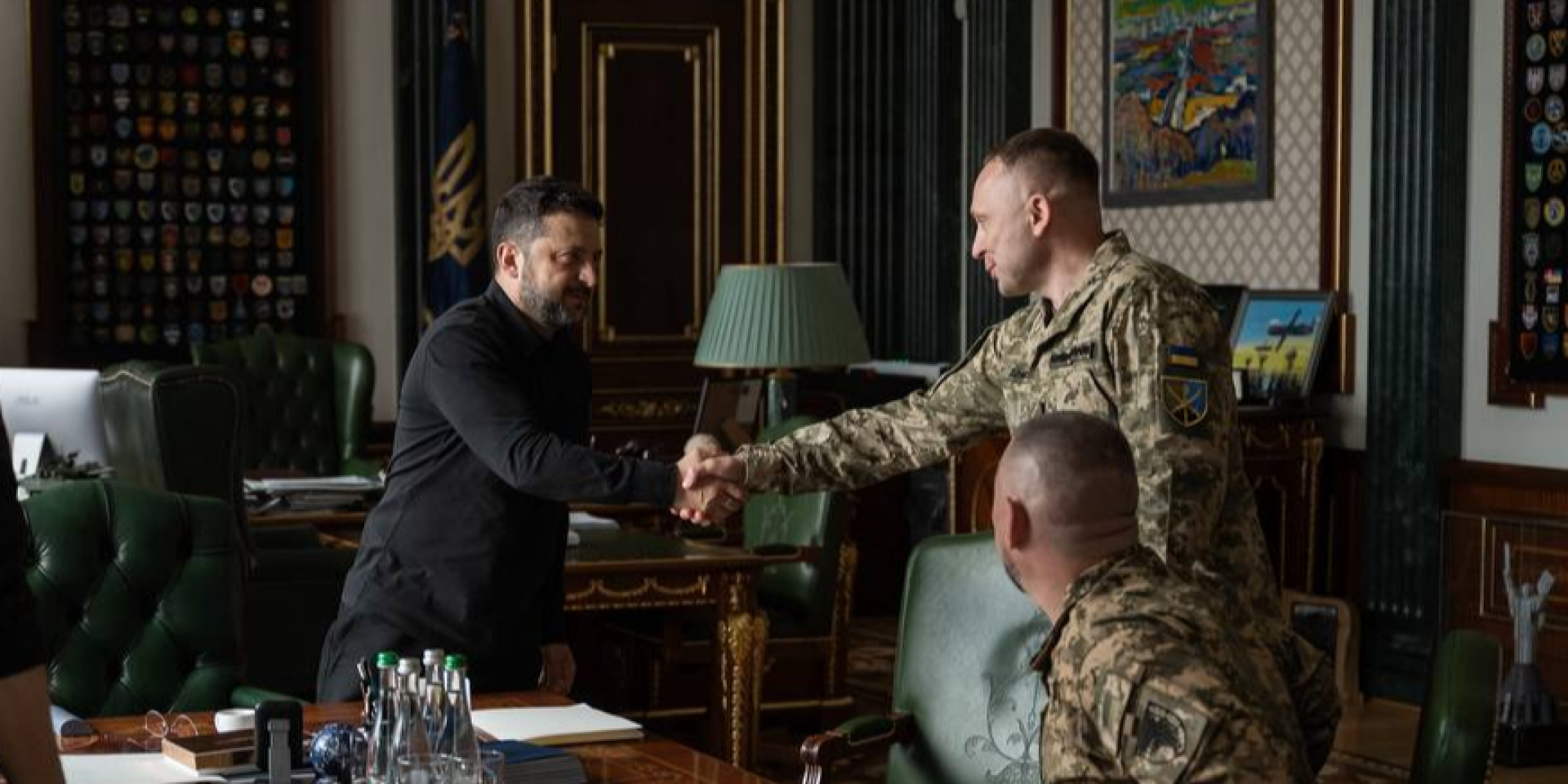 Zelenskyy meets senior commanders amid debate over Syrskyi's