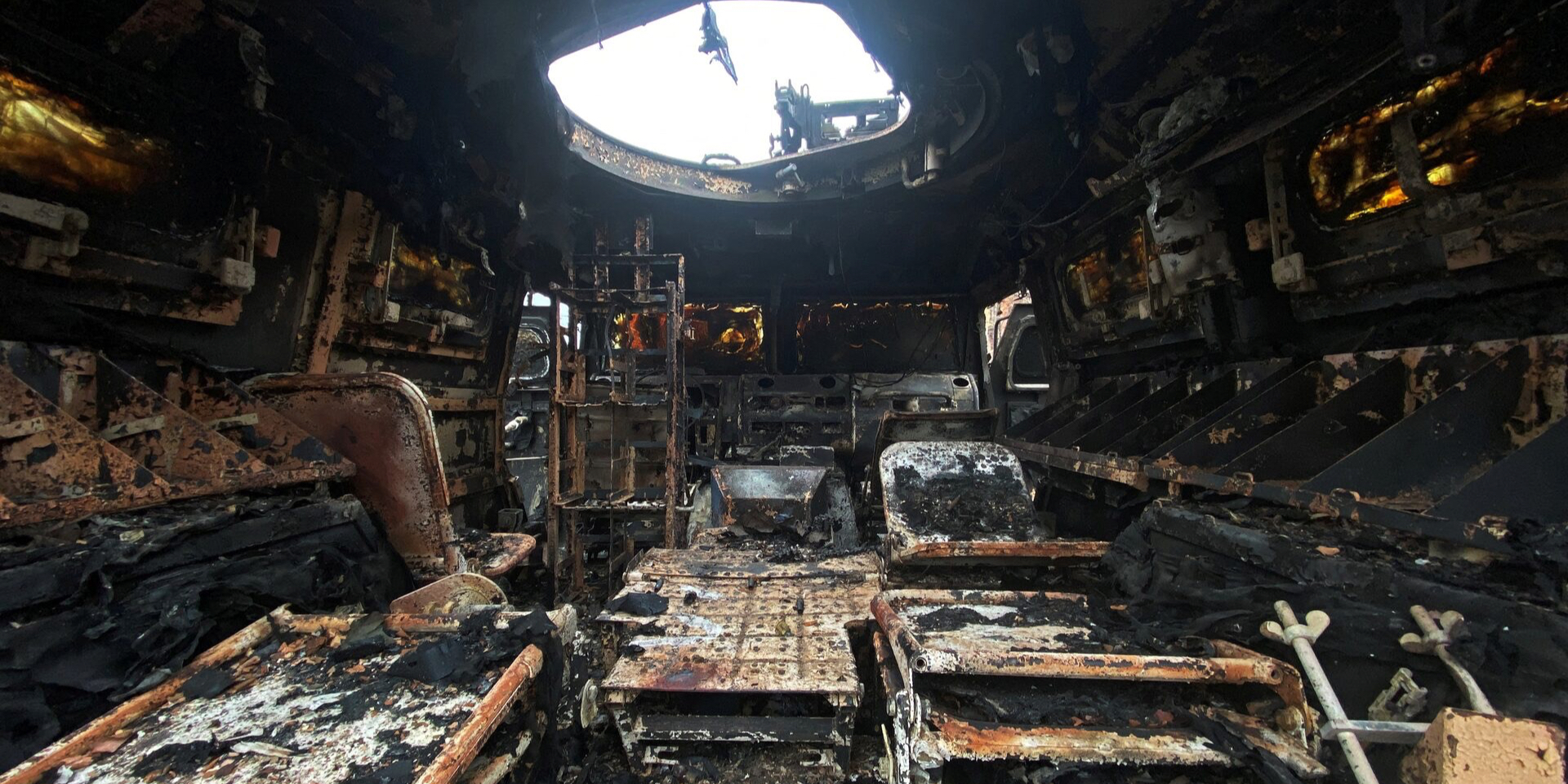 Знищена російська військова техніка (Фото: REUTERS/Vitaliy Gnidyi)