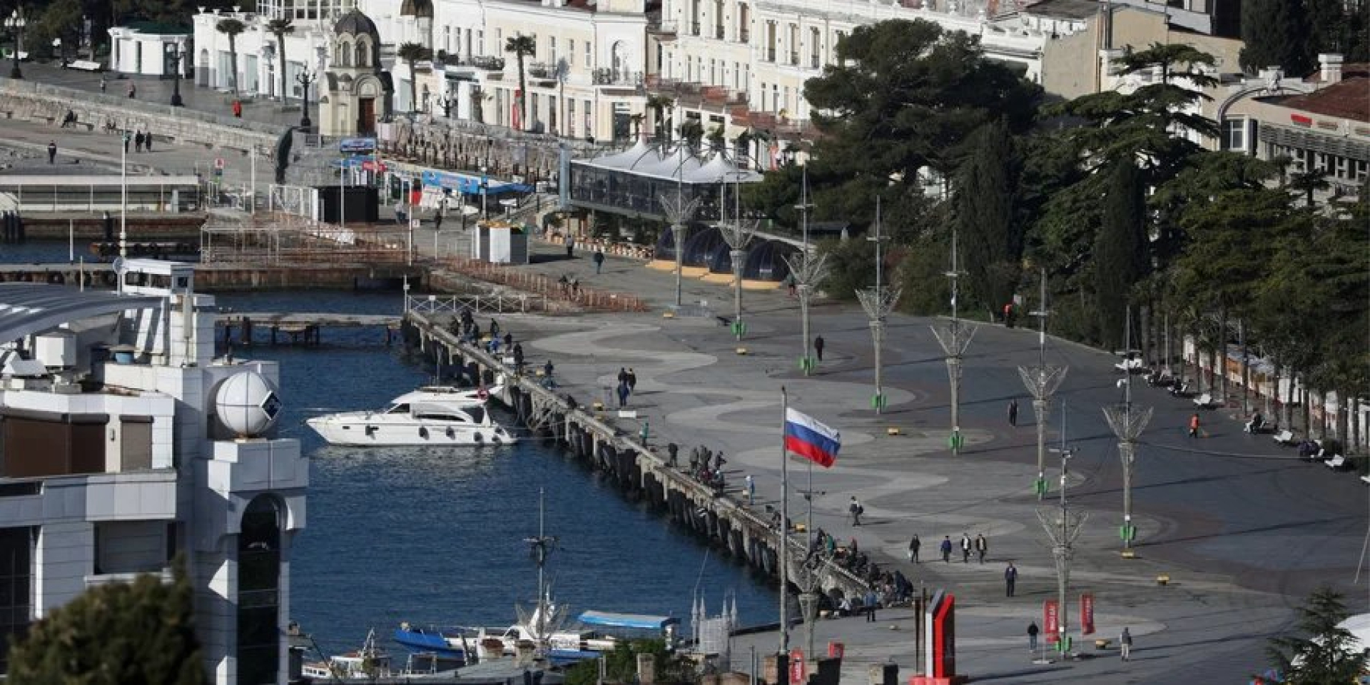 The Russian flag flying over the coast of occupied Yalta, Crimea, April 2025 (Photo: REUTERS/Alexey Pavlishak)