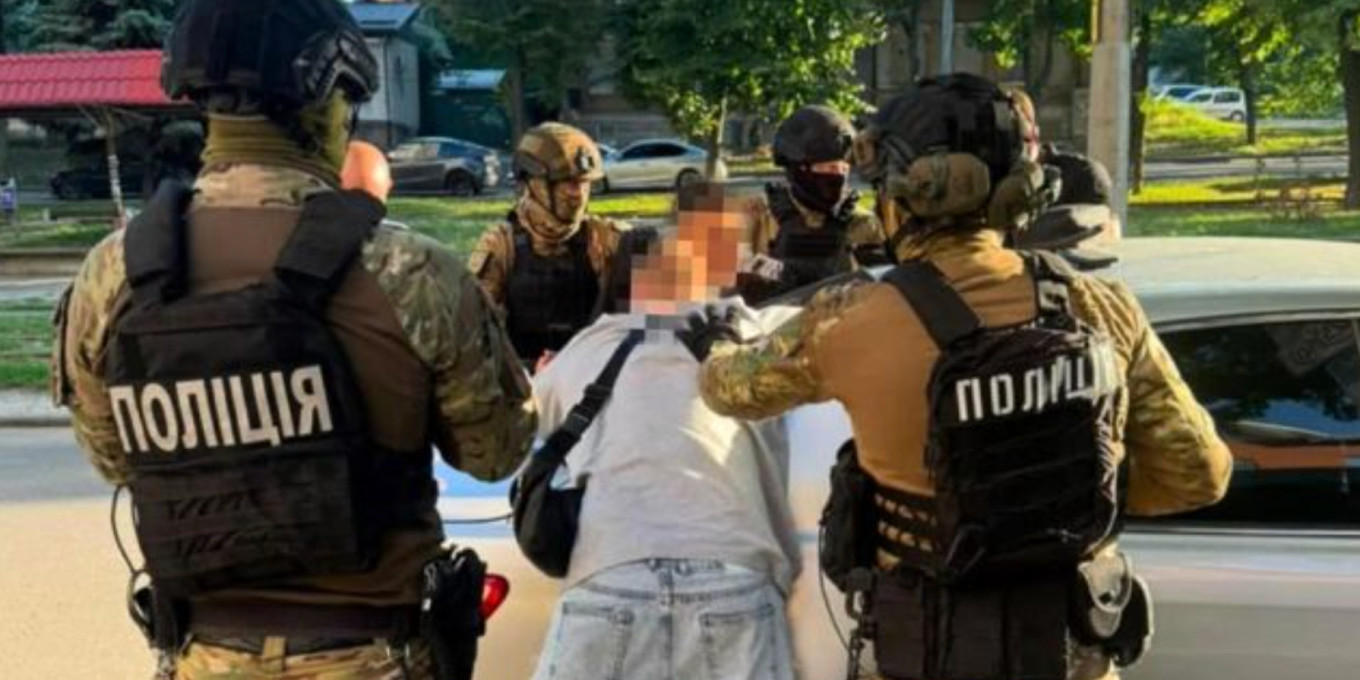Троих жителей Днепра подозревают в нападении на волонтера (Фото: Прокуратура Украины)