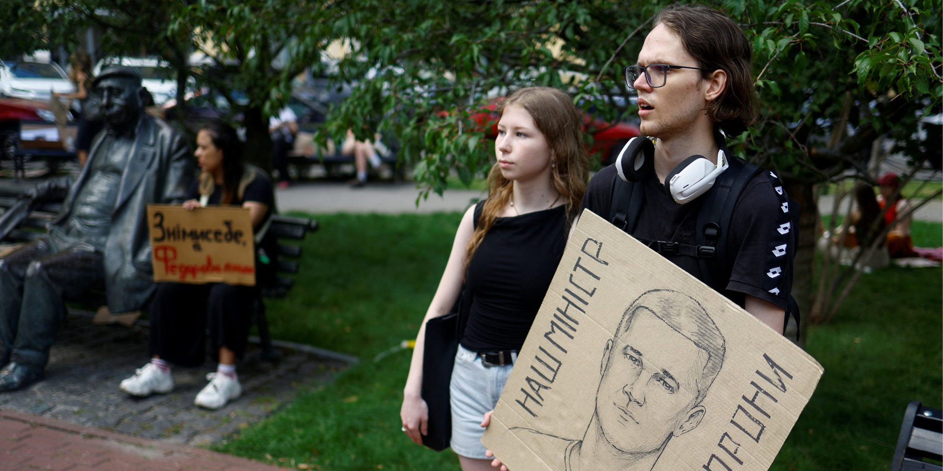 Protesters demanding Fedorov's reinstatement (Photo: REUTERS/Valentyn Ogirenko)
