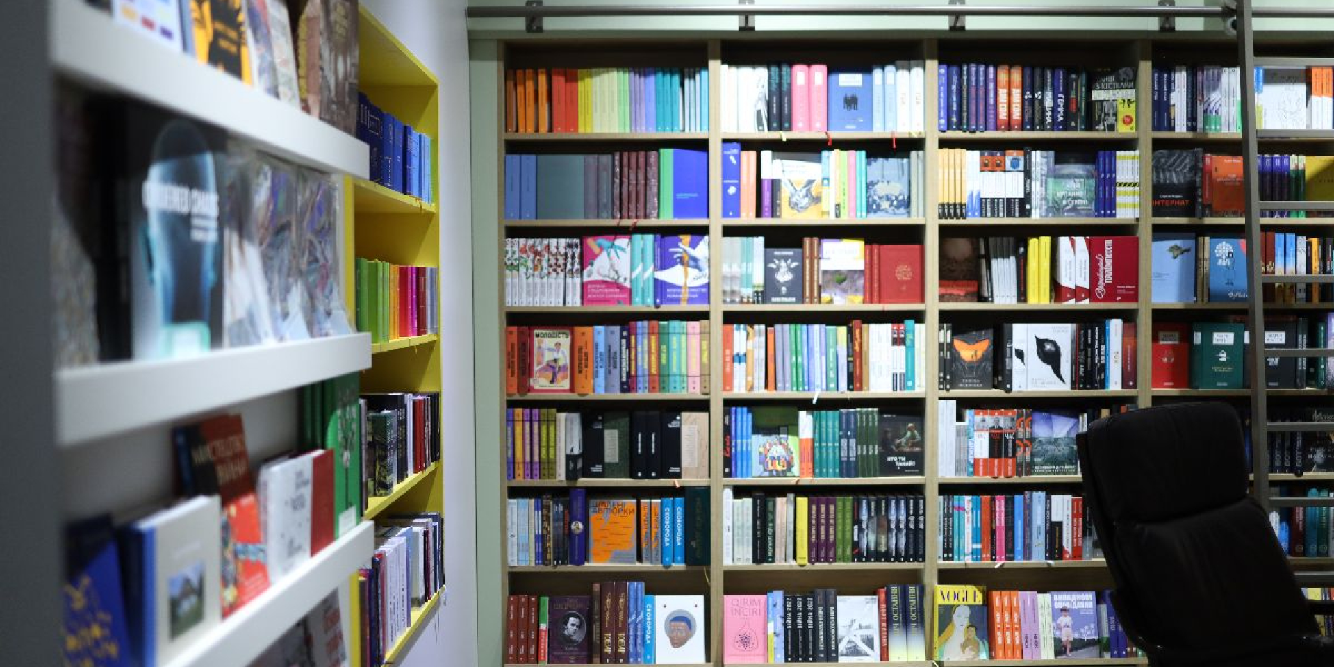 В Украине появится новая государственная книжная премия Воля (Фото: Книжный магазин Сенс)