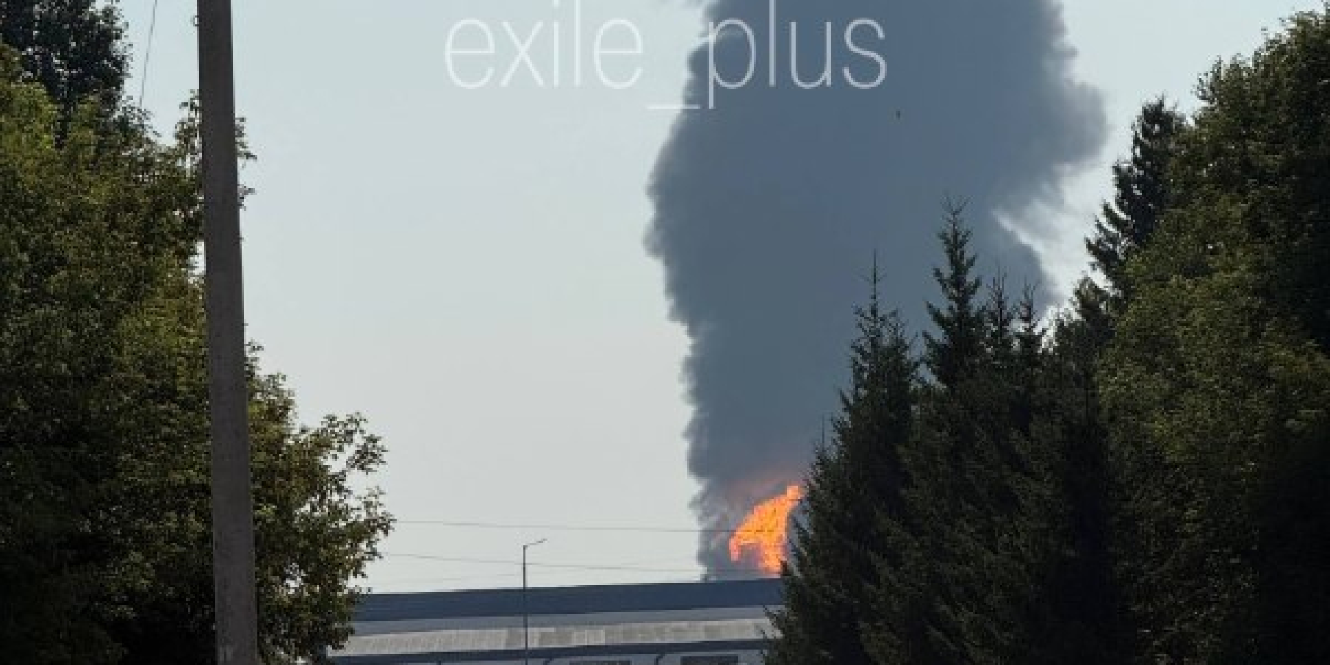 В РФ загорелись три нефтяных объекта после атаки СБУ (Фото: Exilenova+ / Telegram)