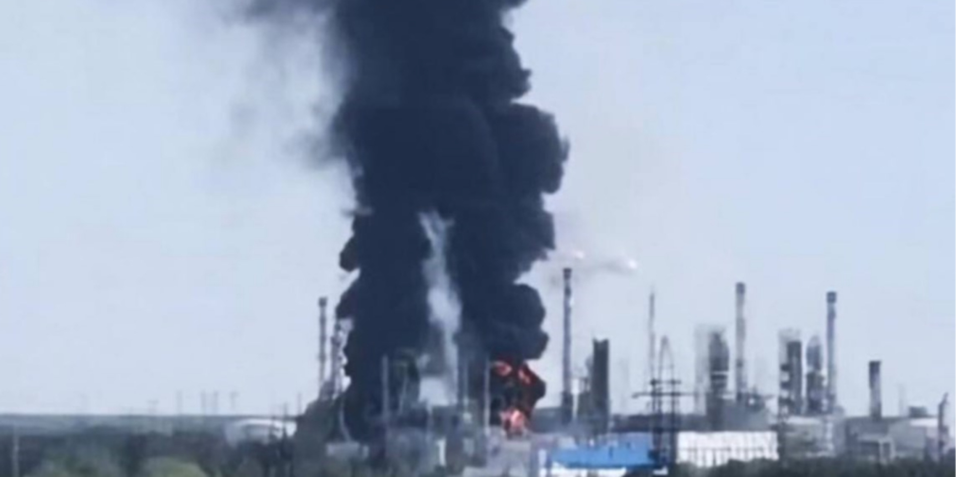 Fire at the Tyumen oil refinery after an attack by Ukrainian drones, July 25, 2026 (Photo: t.me/ukr_sof)