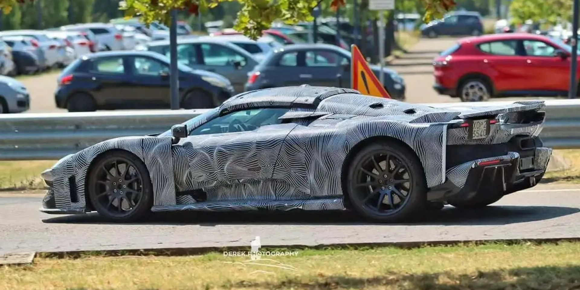 Прототип нового кабриолета Ferrari на дорожных испытаниях (Фото: Derek Photography)