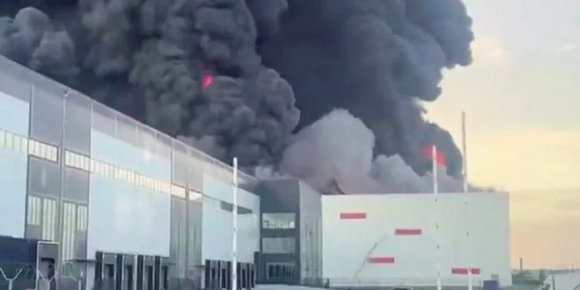 Fire at a Wildberries warehouse in St. Petersburg on July 24, 2026. (Photo: SOCIAL MEDIA/via REUTERS)