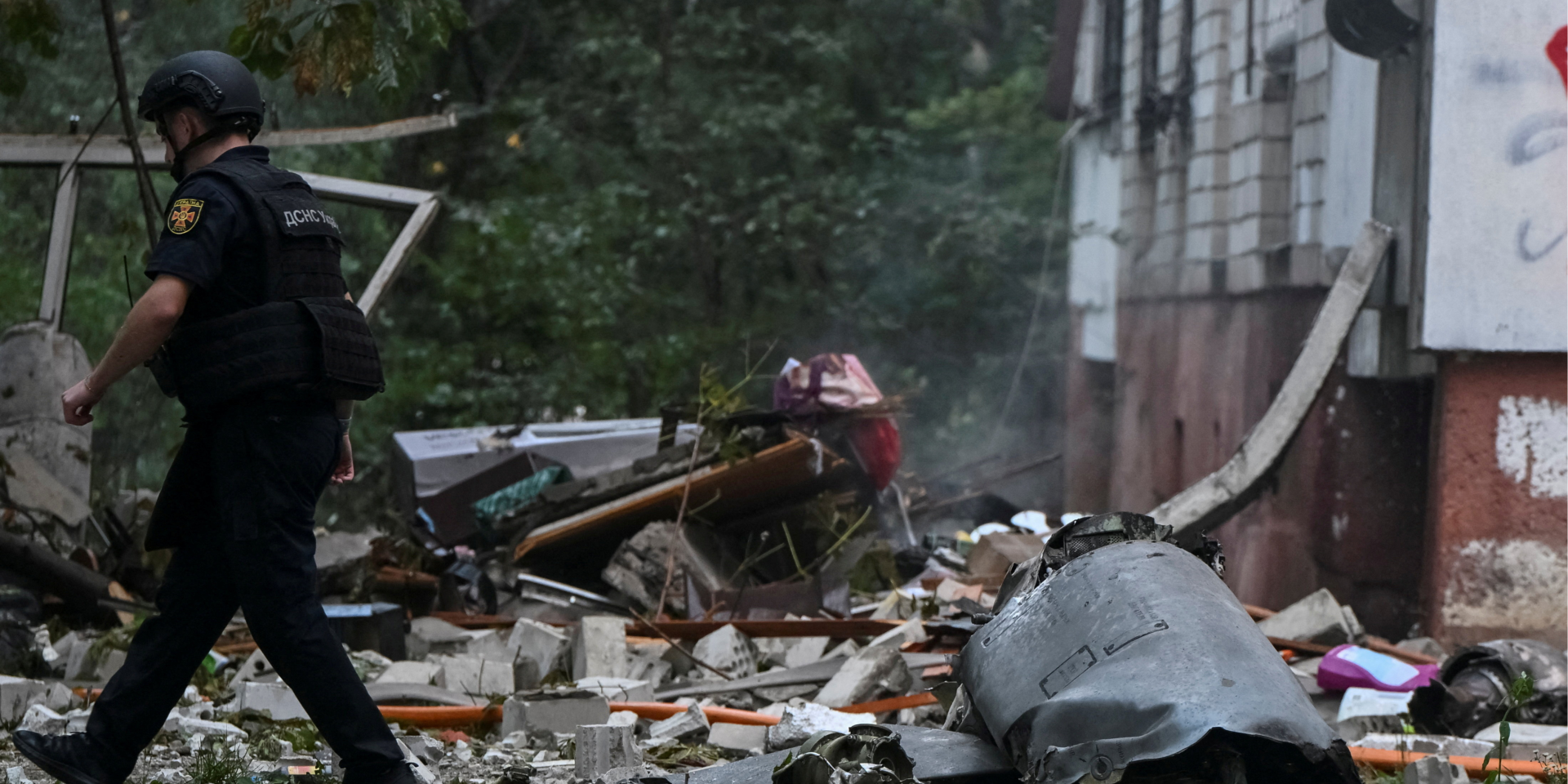 A first responder walks by the fragments of a Russian cruise missile that struck a residential building in Lviv, July 30, 2026 (Photo: REUTERS/Stringer)