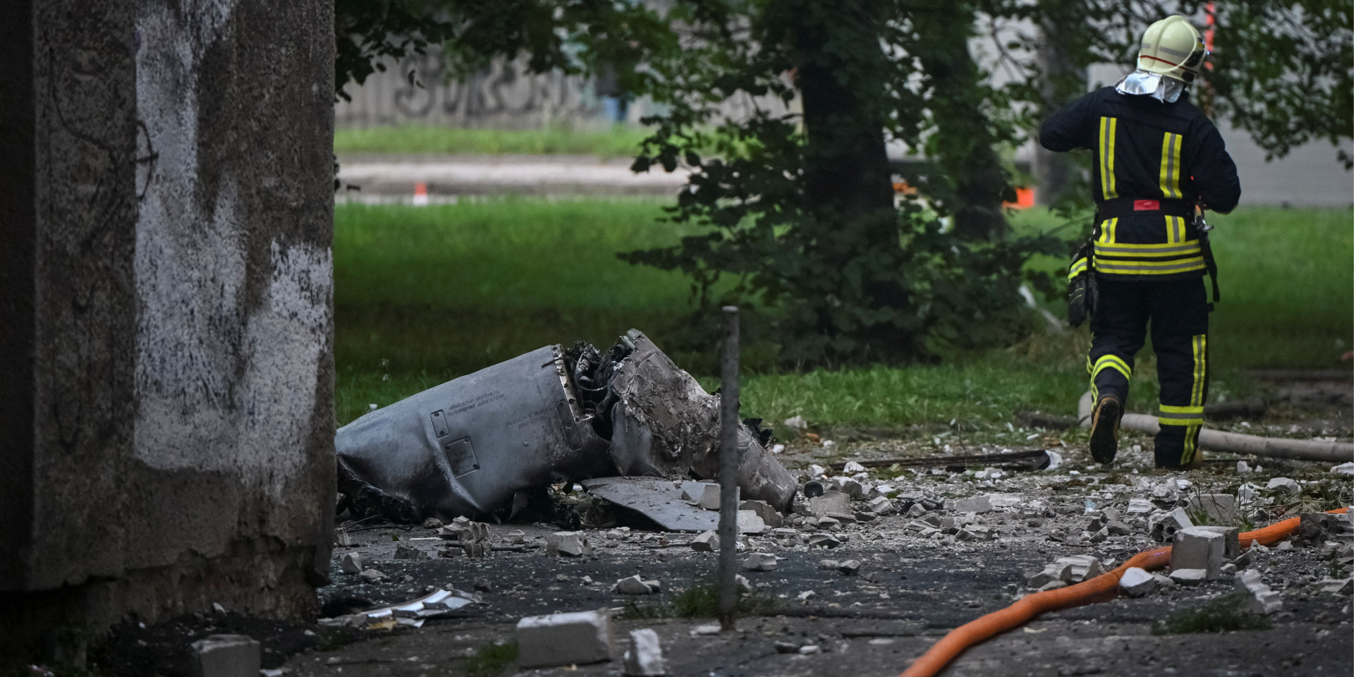Обломок российской крылатой ракеты во Львове, 30 июля 2026 года (Фото: REUTERS/Stringer)