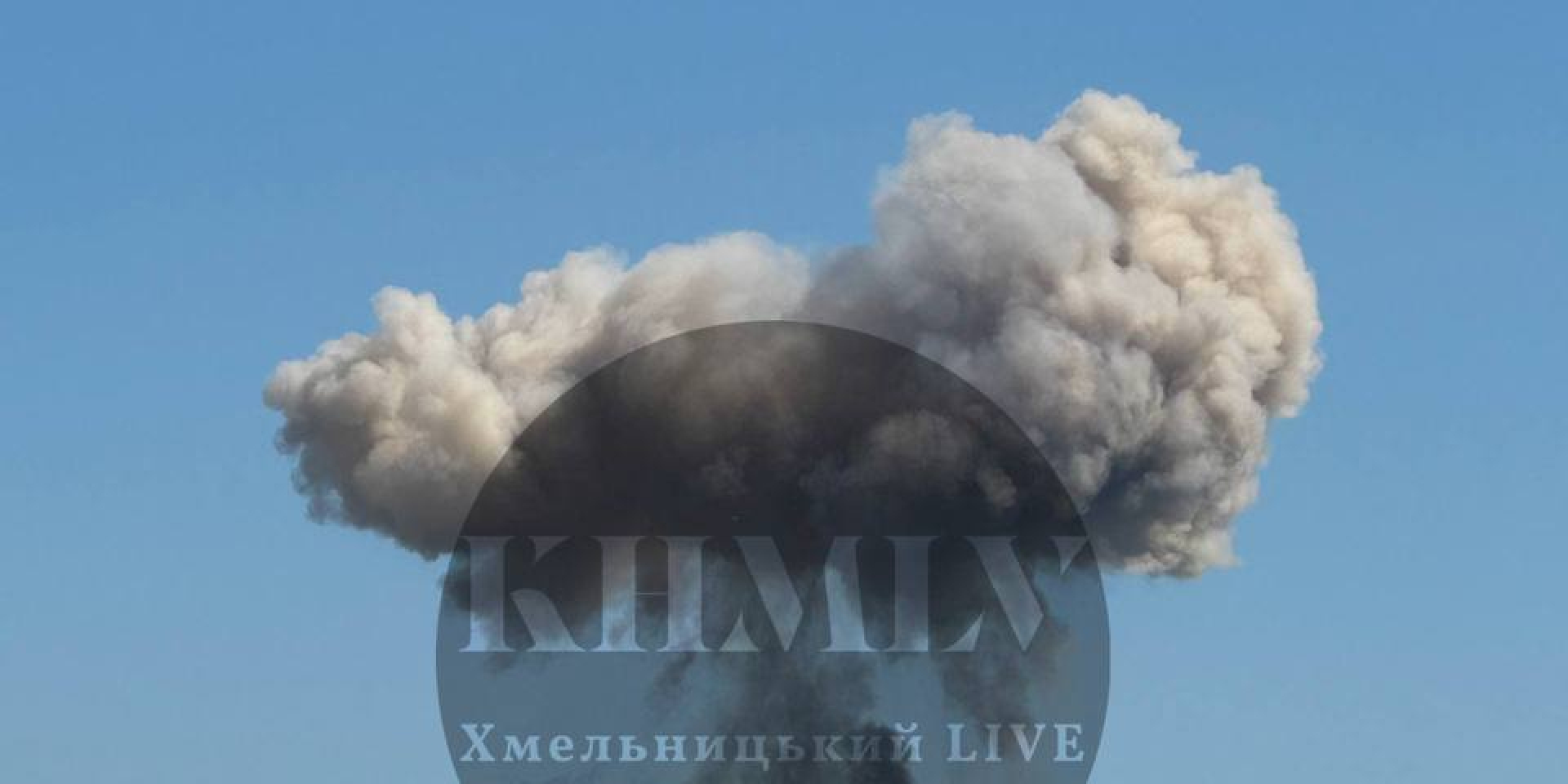 Smoke in Khmelnytskyi following the explosions on July 31, 2026 (Photo: Khmelnytskyi Live / Telegram)