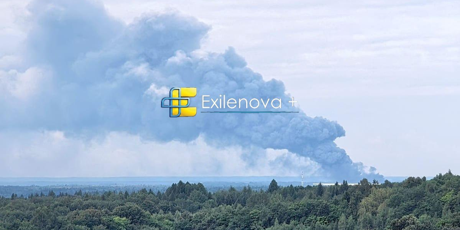 The strike targeted a 172,000-square-meter logistics complex, fire is raging at two separate locations (Photo: Exilenova+ / Telegram)
