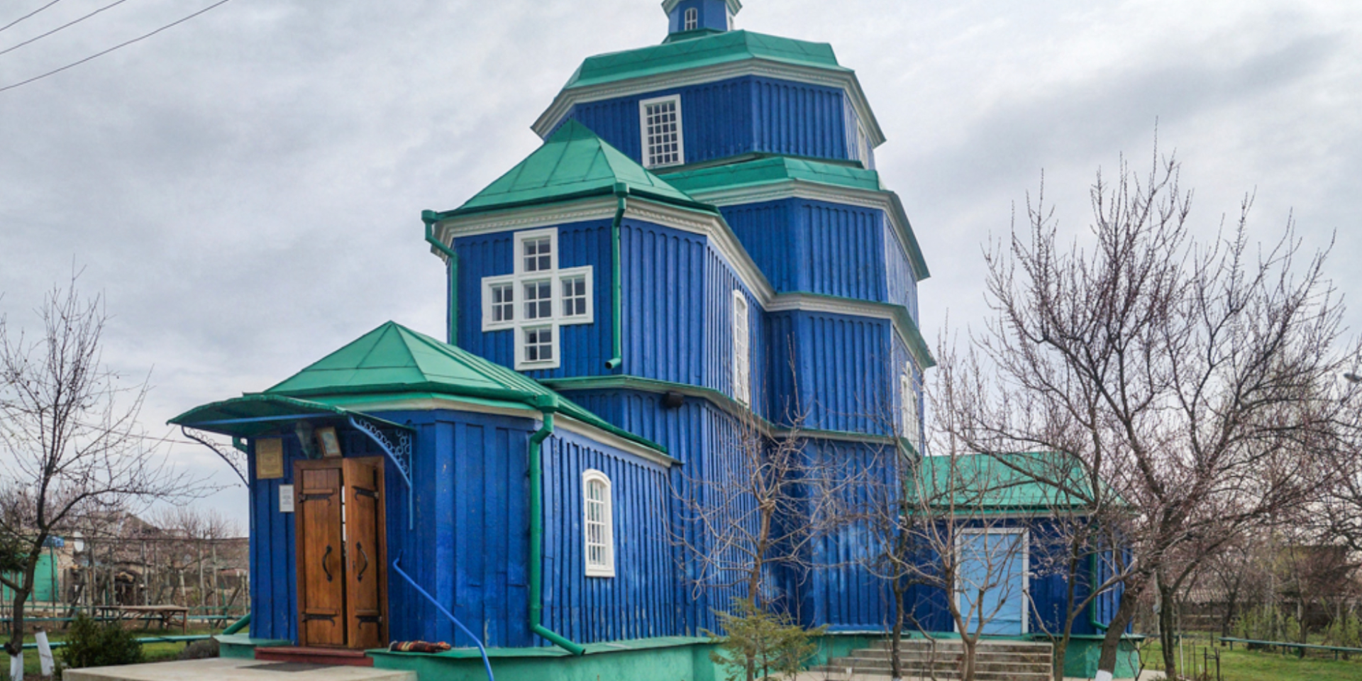 Оккупанты уничтожили Свято-Введенскую церковь в Бериславе (Фото: baroko.ukrainaincognita.com)