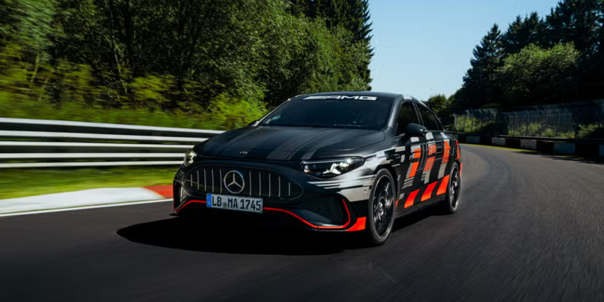 На трассе Нюрбургринг установили рекорд круга (Фото: Mercedes-AMG)