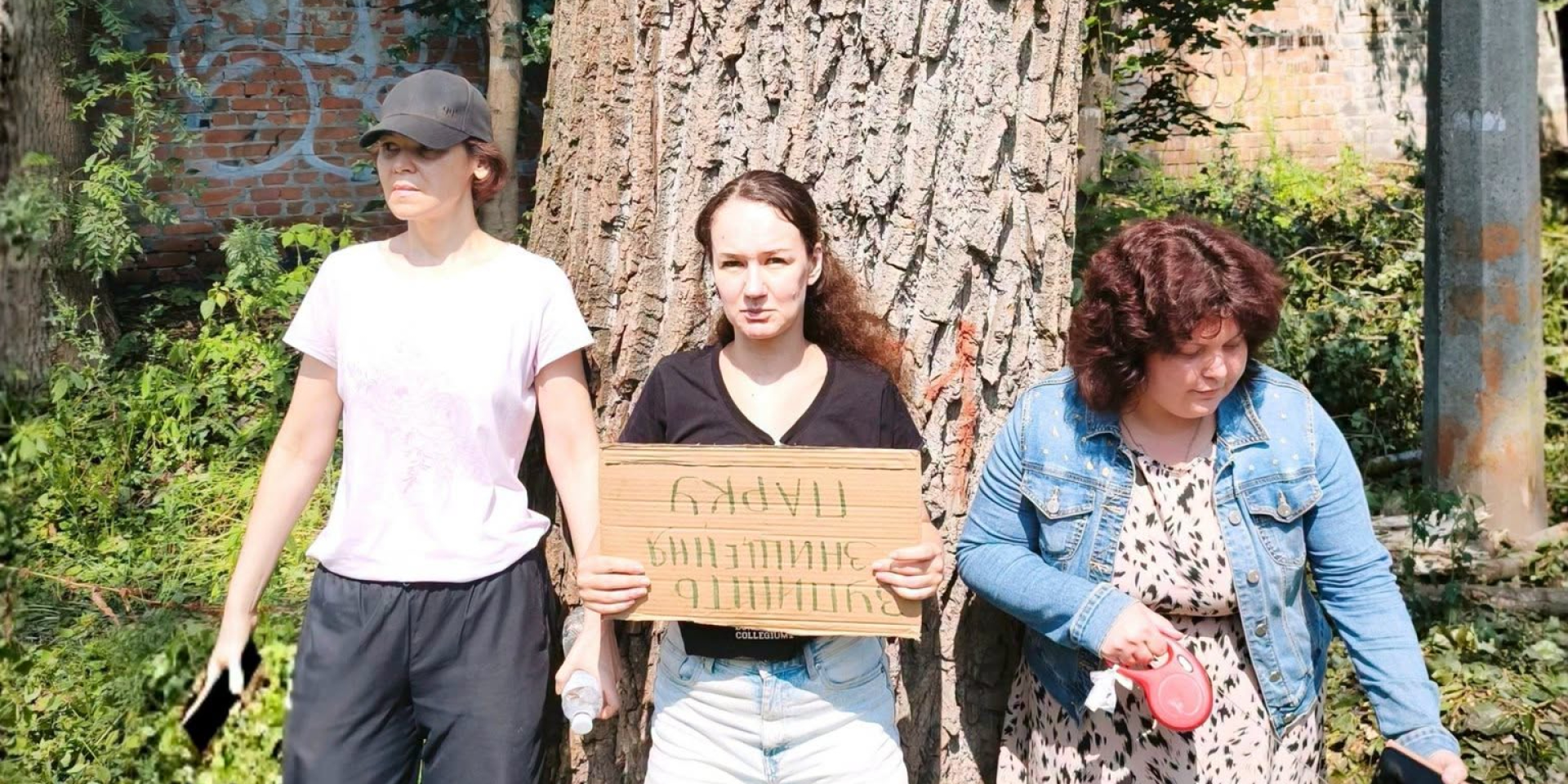 На Теремках в Киеве вырубают парк, люди вышли на протест (Фото: anna.arinarkhova/ Facebook)