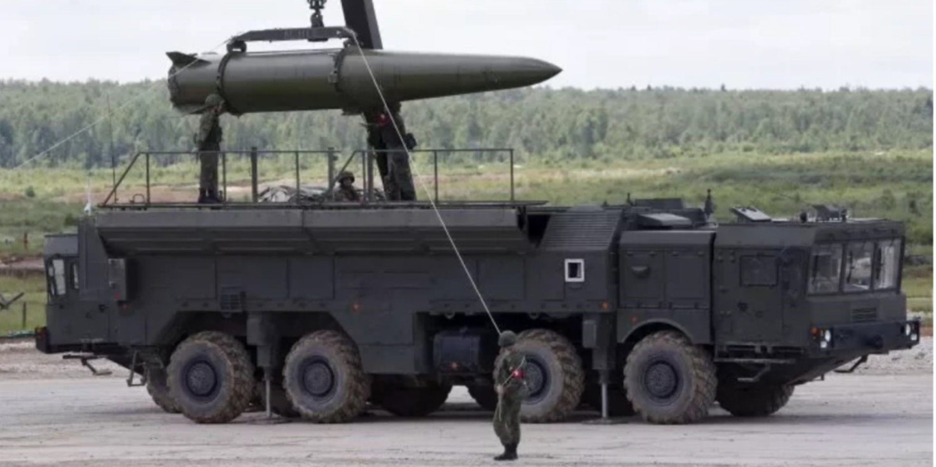 Iskander TEL and missile (Photo: Sergei Karpukhin/Reuters)