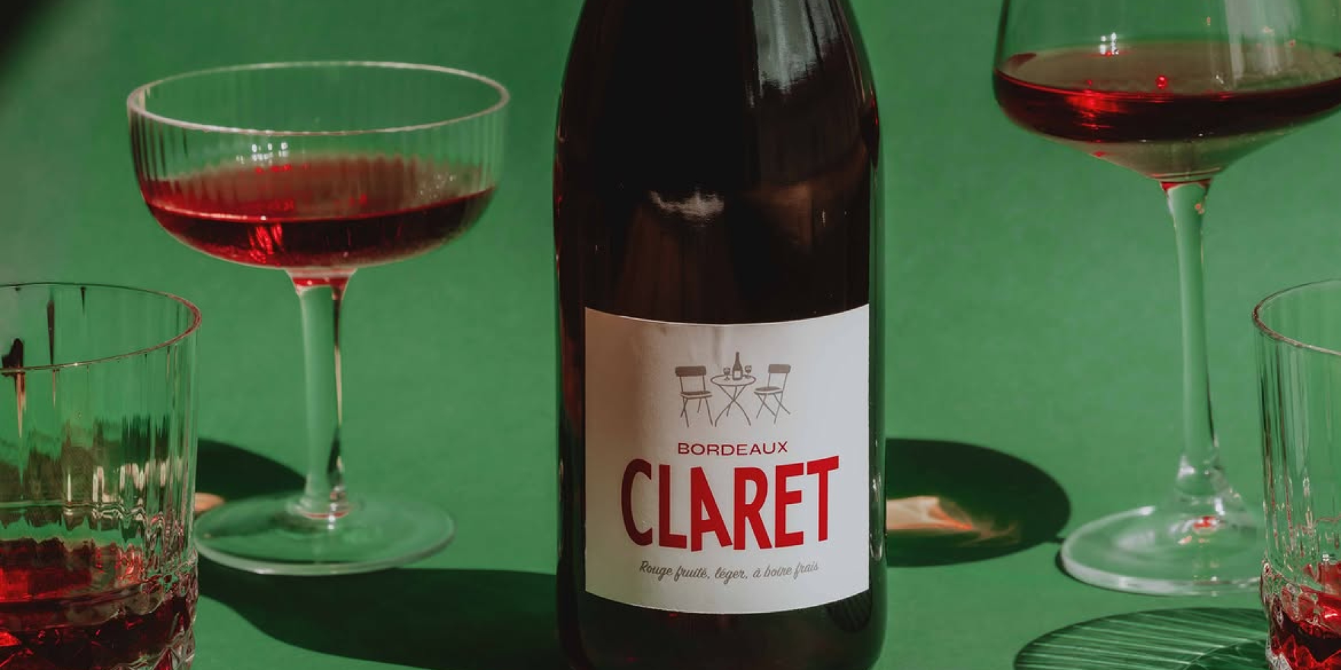 Молодежь пьет красное вино Claret (Фото: Instagram @thebuyer11)